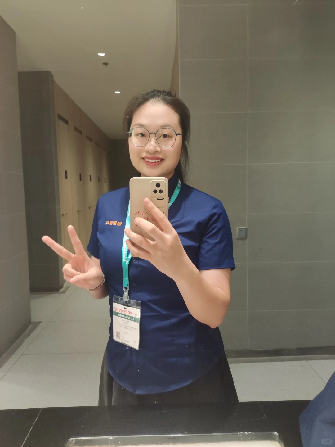 展会将于15分钟后结束，我们明年上海再见。