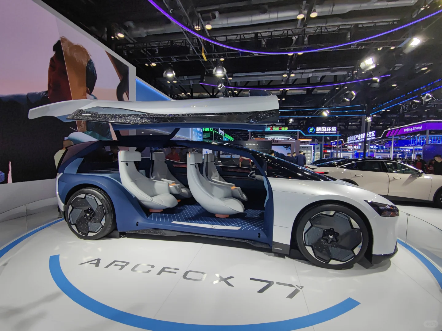 漫游赏景：参观中国北京国际科技产业博览会