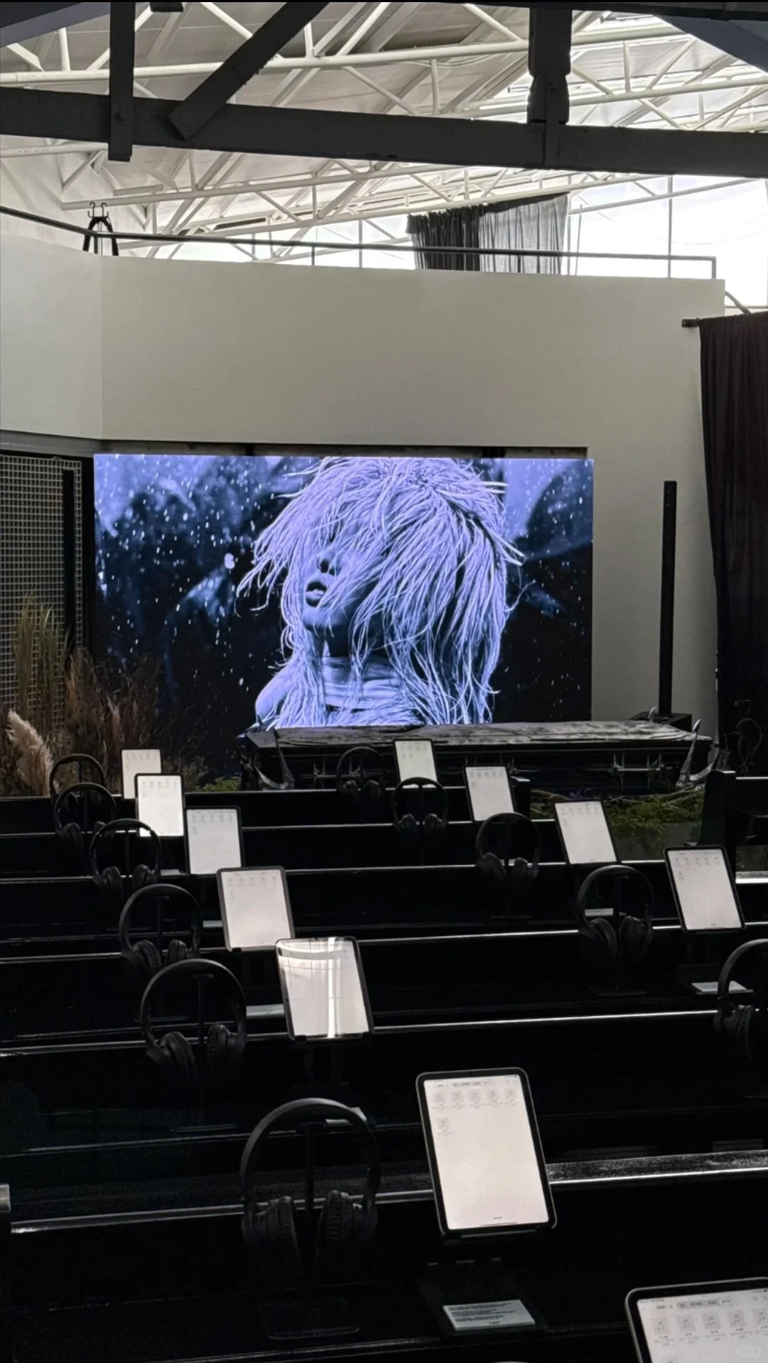 在i-dle七周年展览会上 送别大G ??