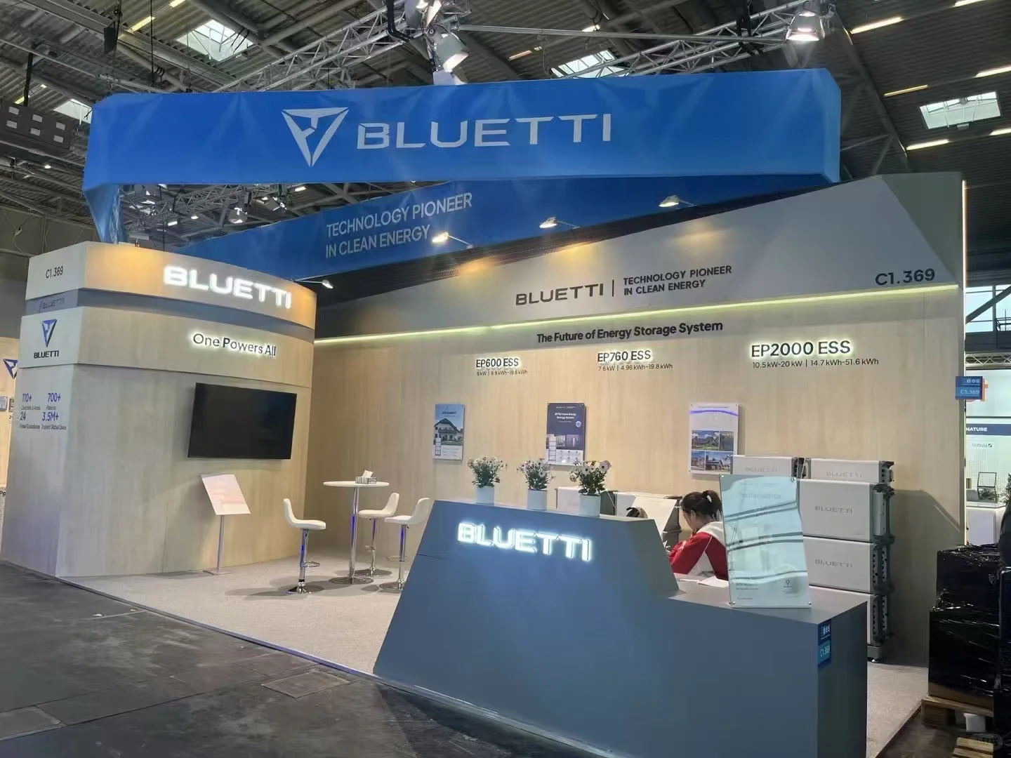 今天给大家看看我们在国外的展台落地美图