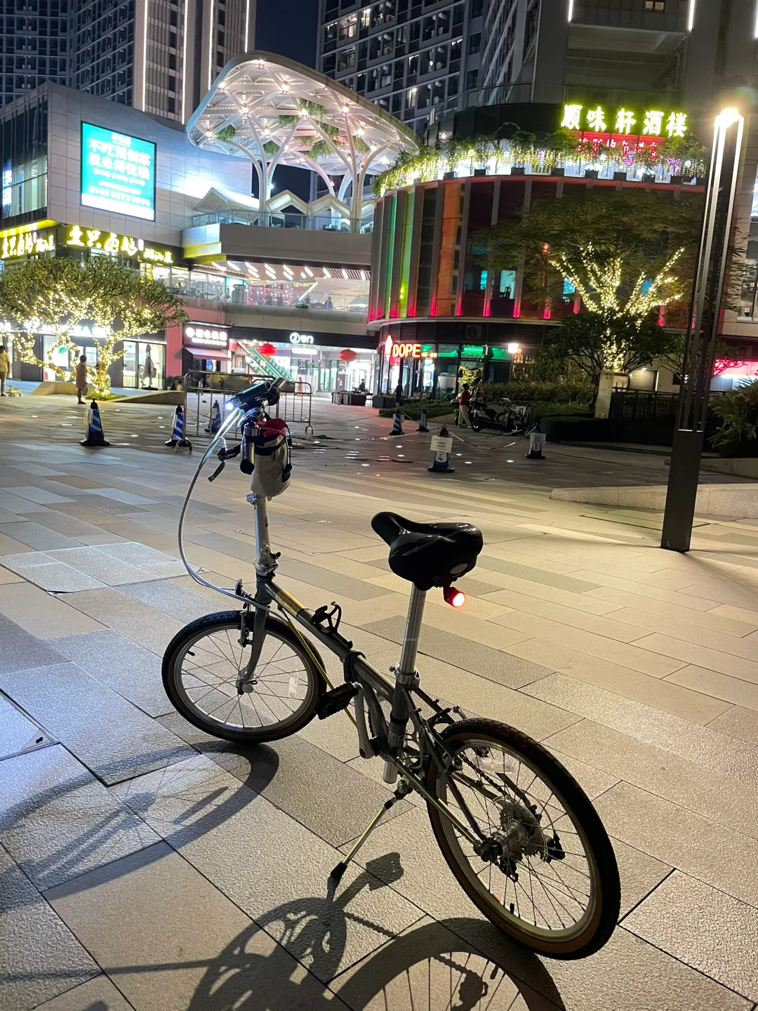 周日骑行深圳国际会展中心花园里