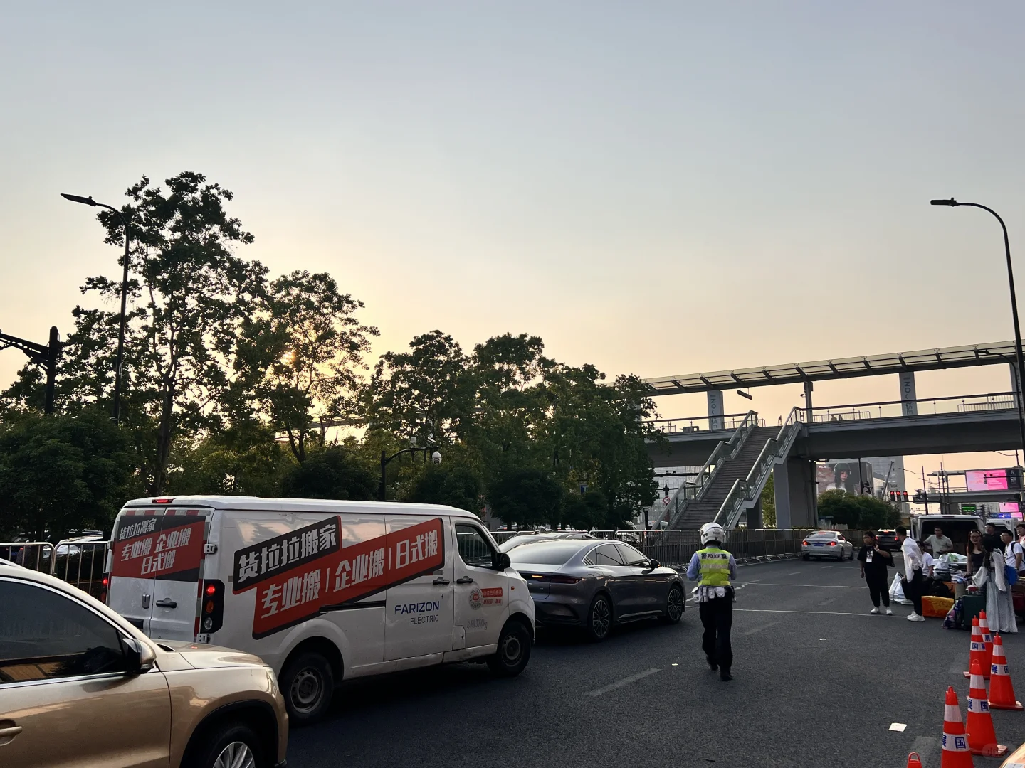 这么大的国际会展中心地铁站！没有无障碍？