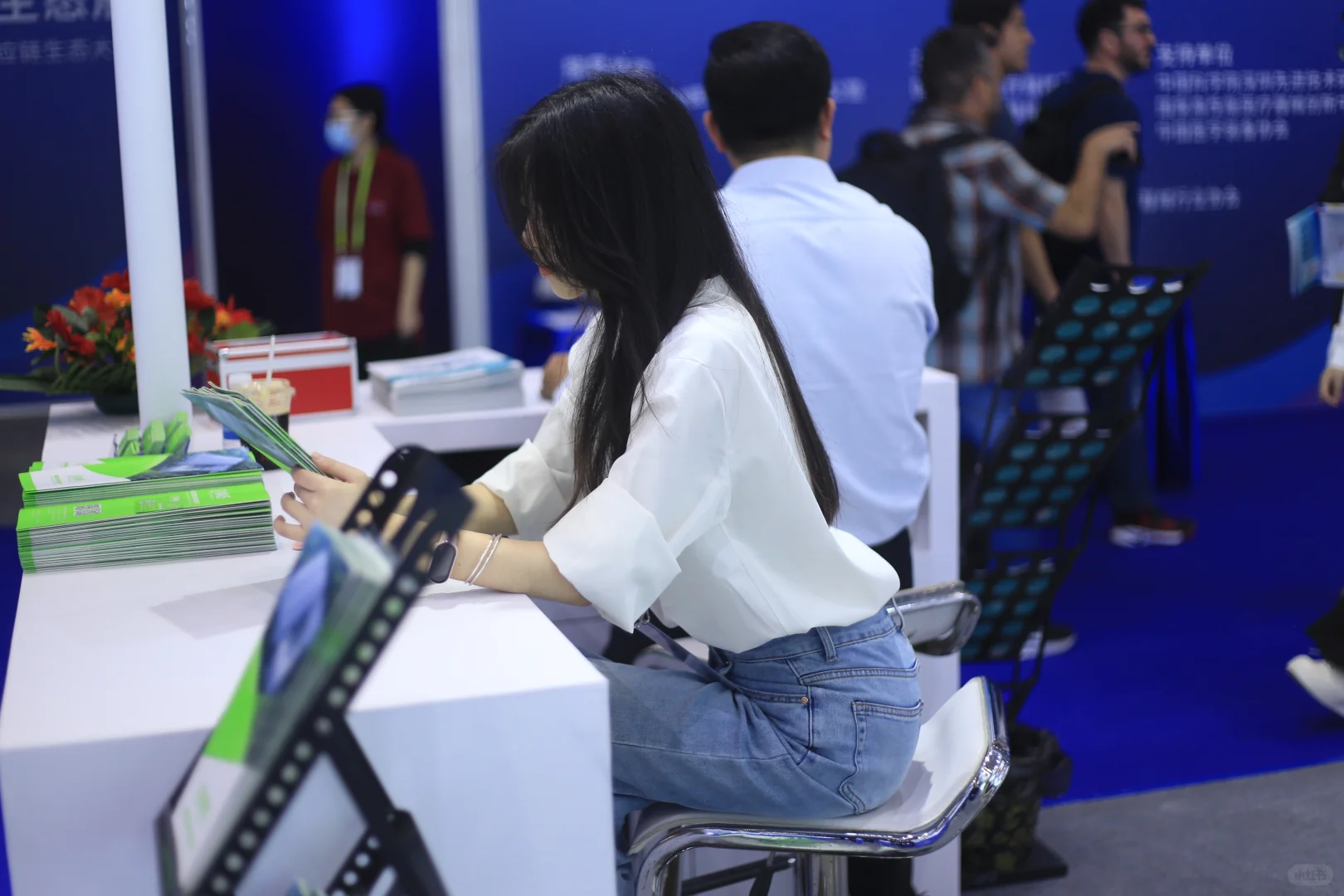 160 80斤的展会穿搭