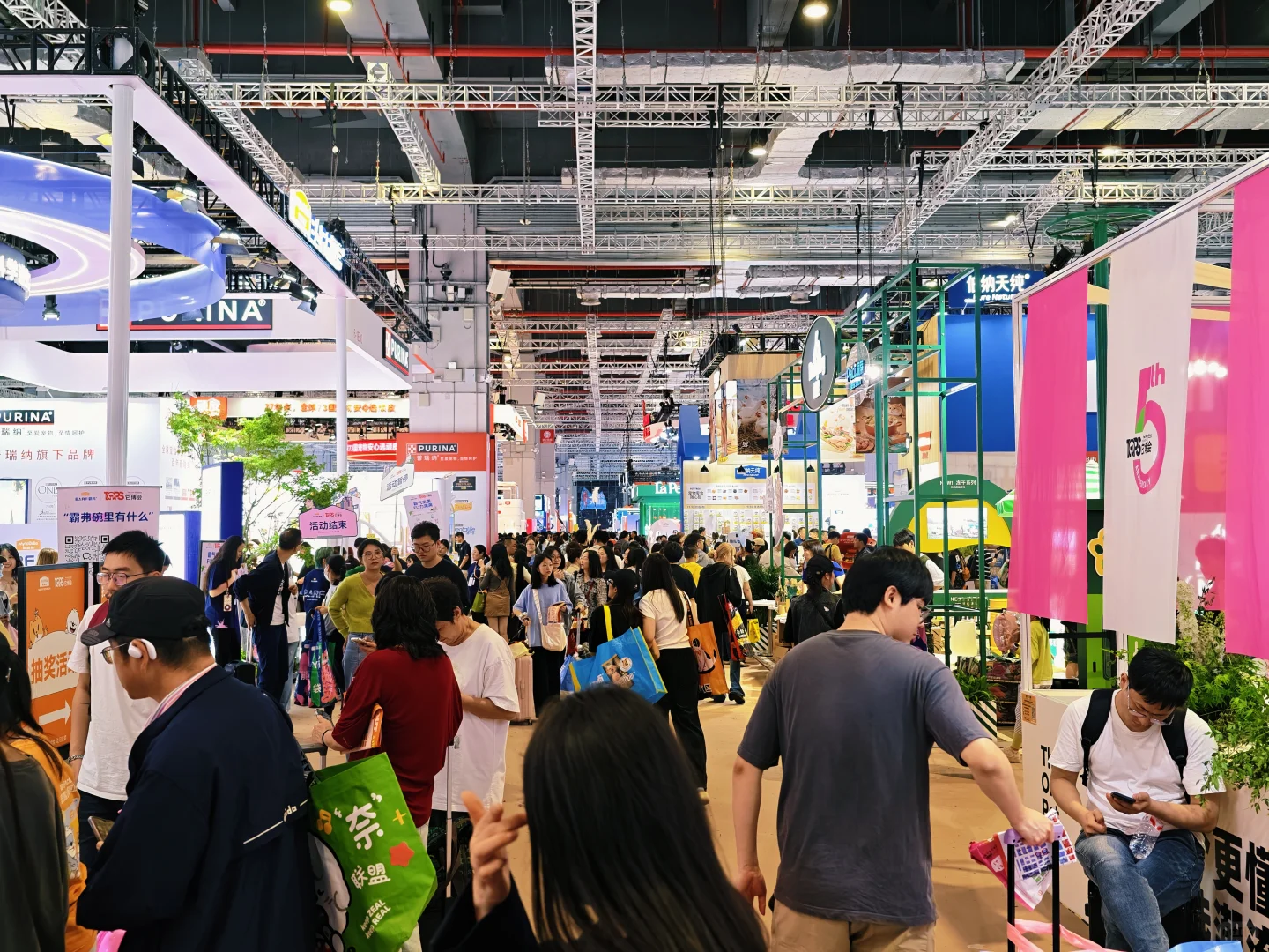 国内顶流宠物类展会“它博会”今夜不打烊