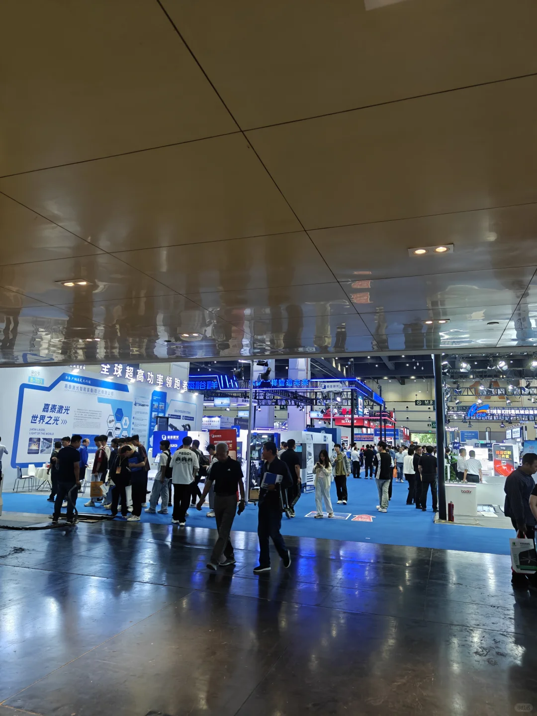 又来郑州会展中心兼职了