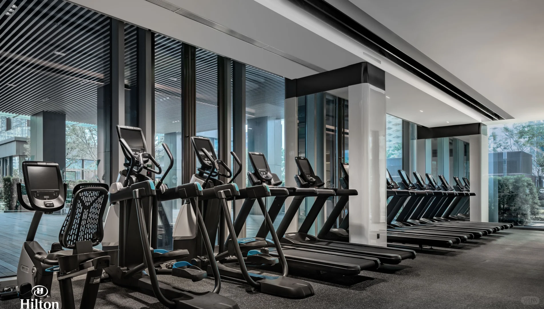 深圳会展希尔顿酒店-人少水好 (100r14天)