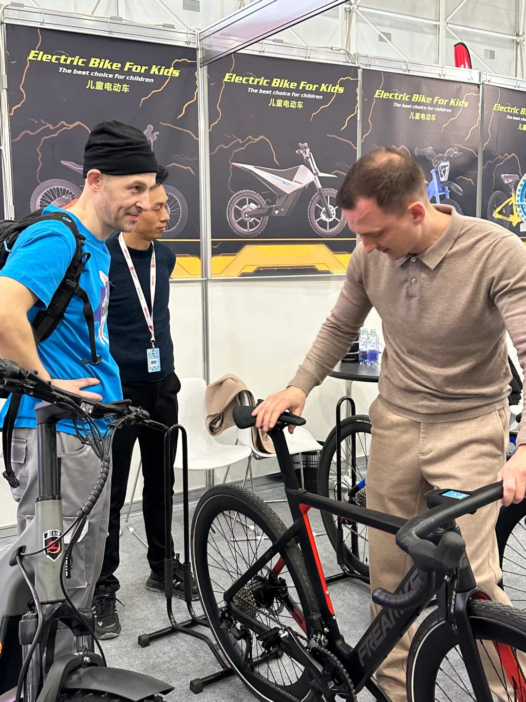 莫斯科展会翻译之老板付我明年翻译定金！