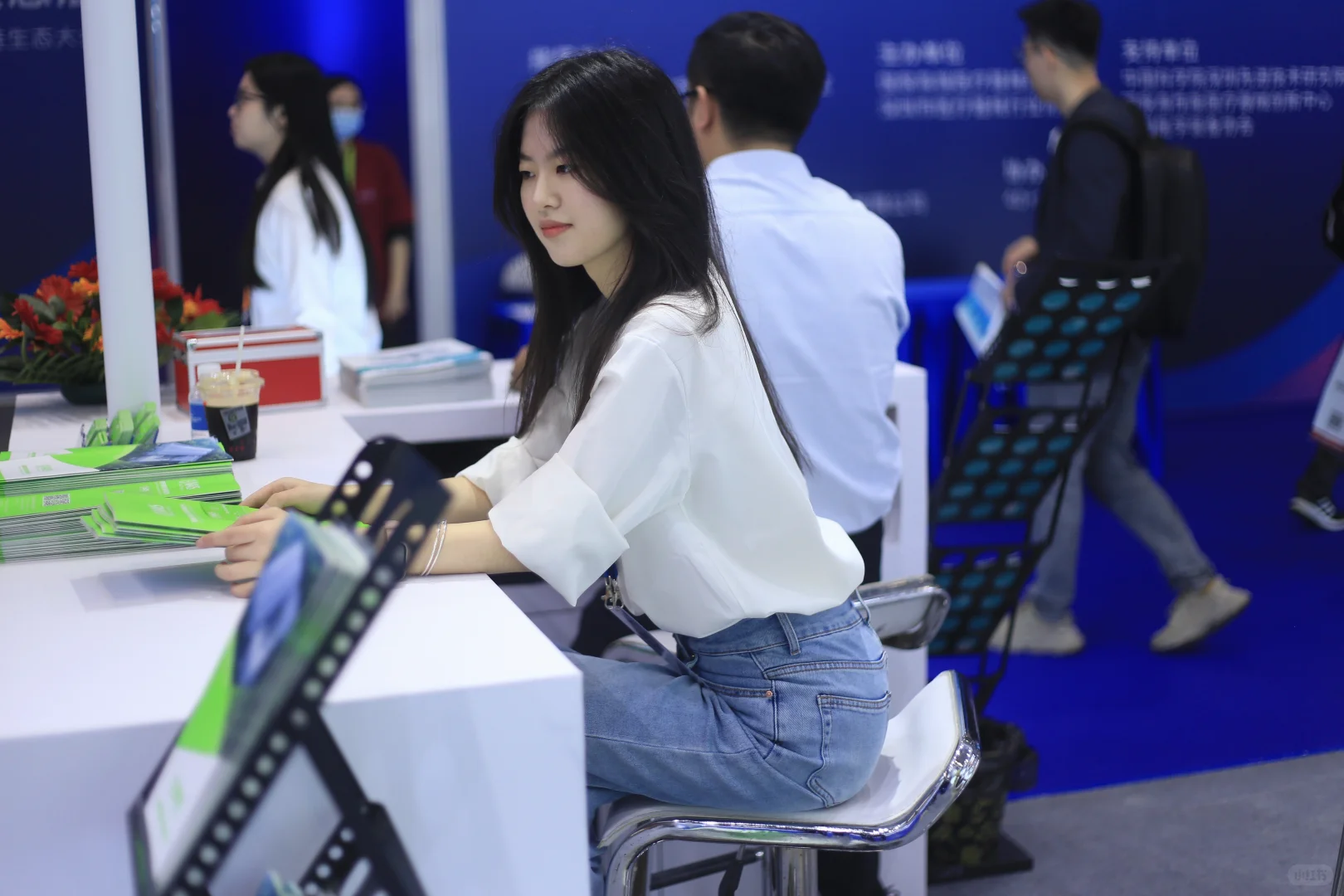 160 80斤的展会穿搭