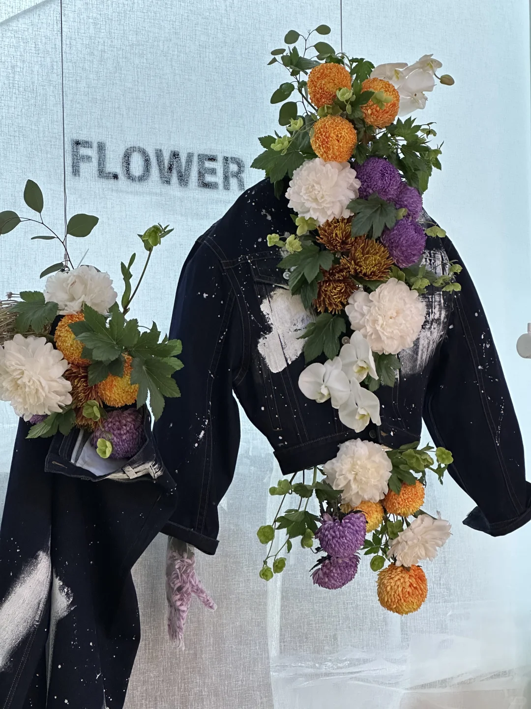 设计展厅｜衣服上开的鲜花，像一幅油画
