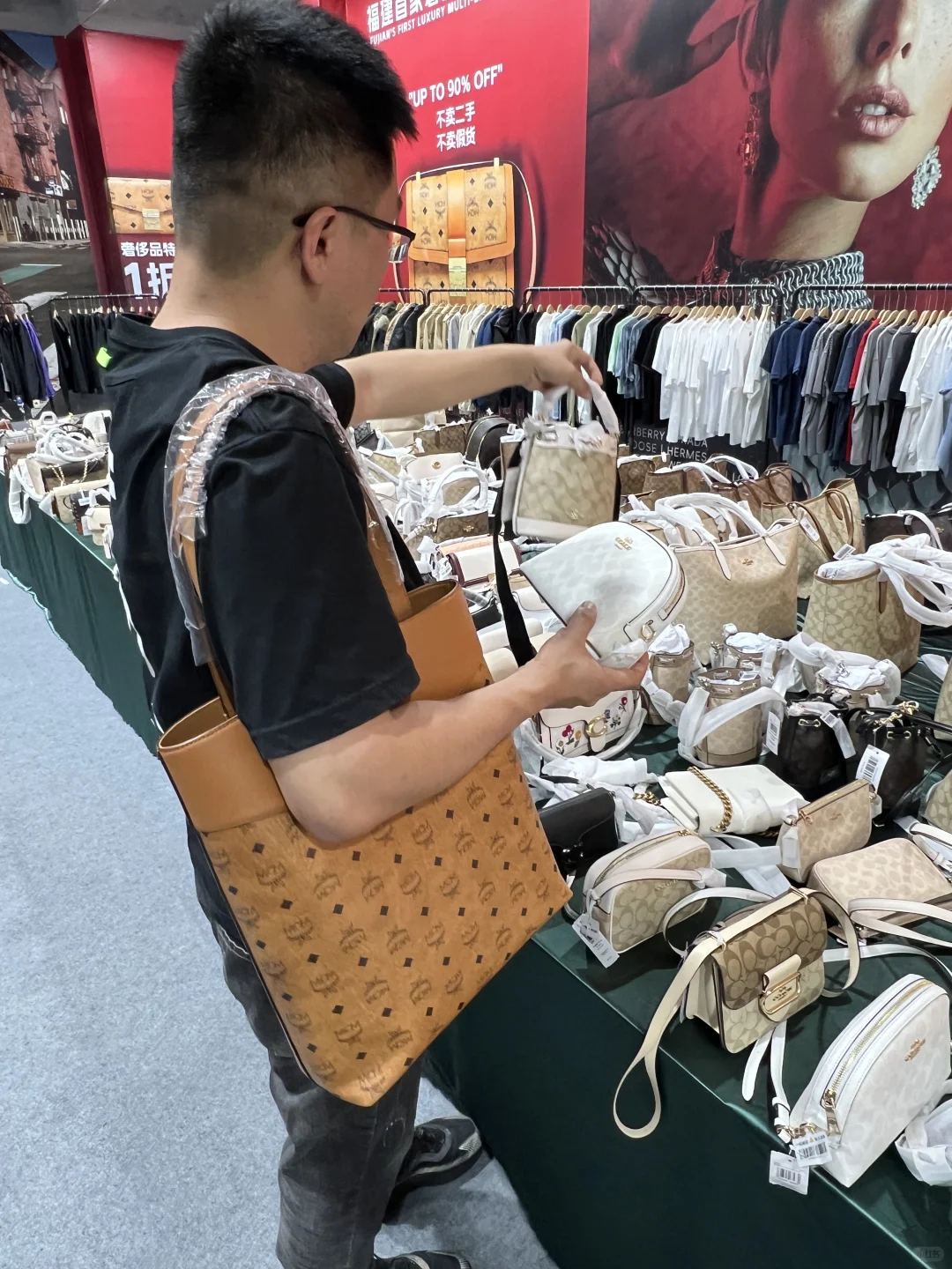 厦门人买包都这样捡漏的吗？？！？