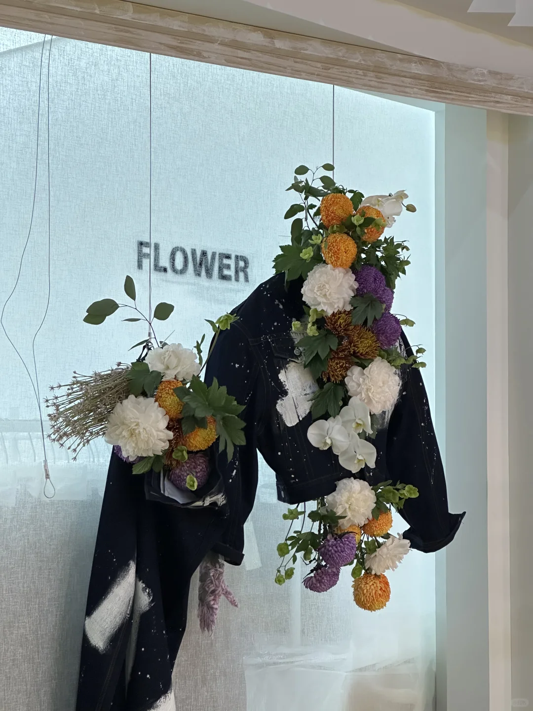设计展厅｜衣服上开的鲜花，像一幅油画