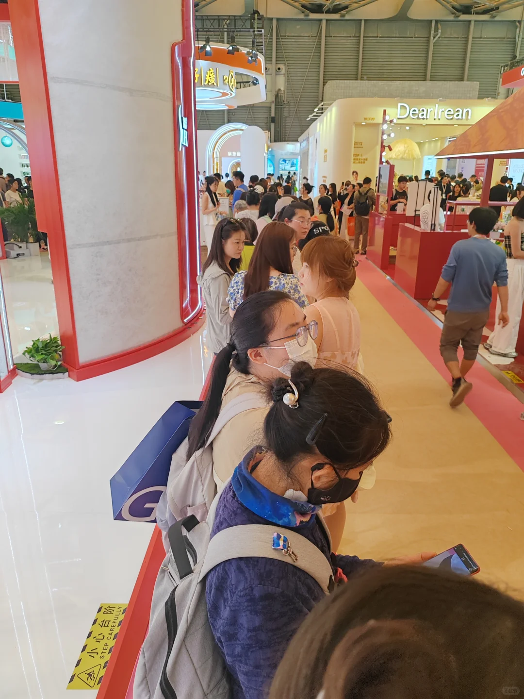 都是正装！！表扬舒蕾工作人员