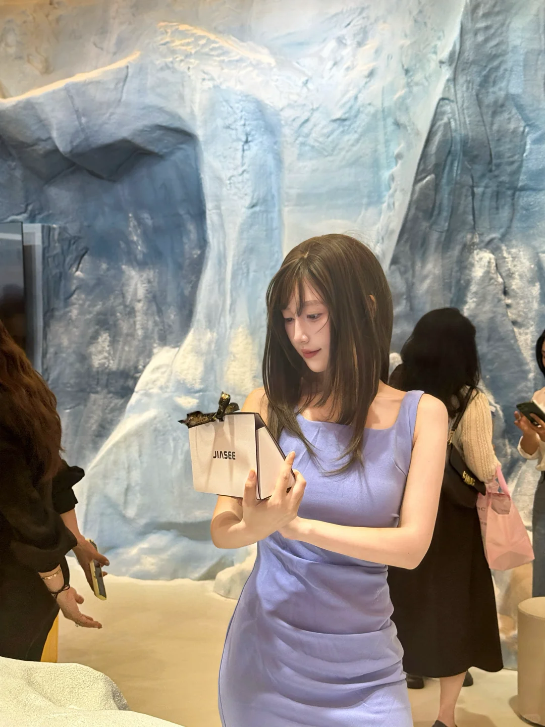 美博会尖叫现场！冰山打卡+抗皱黑科技