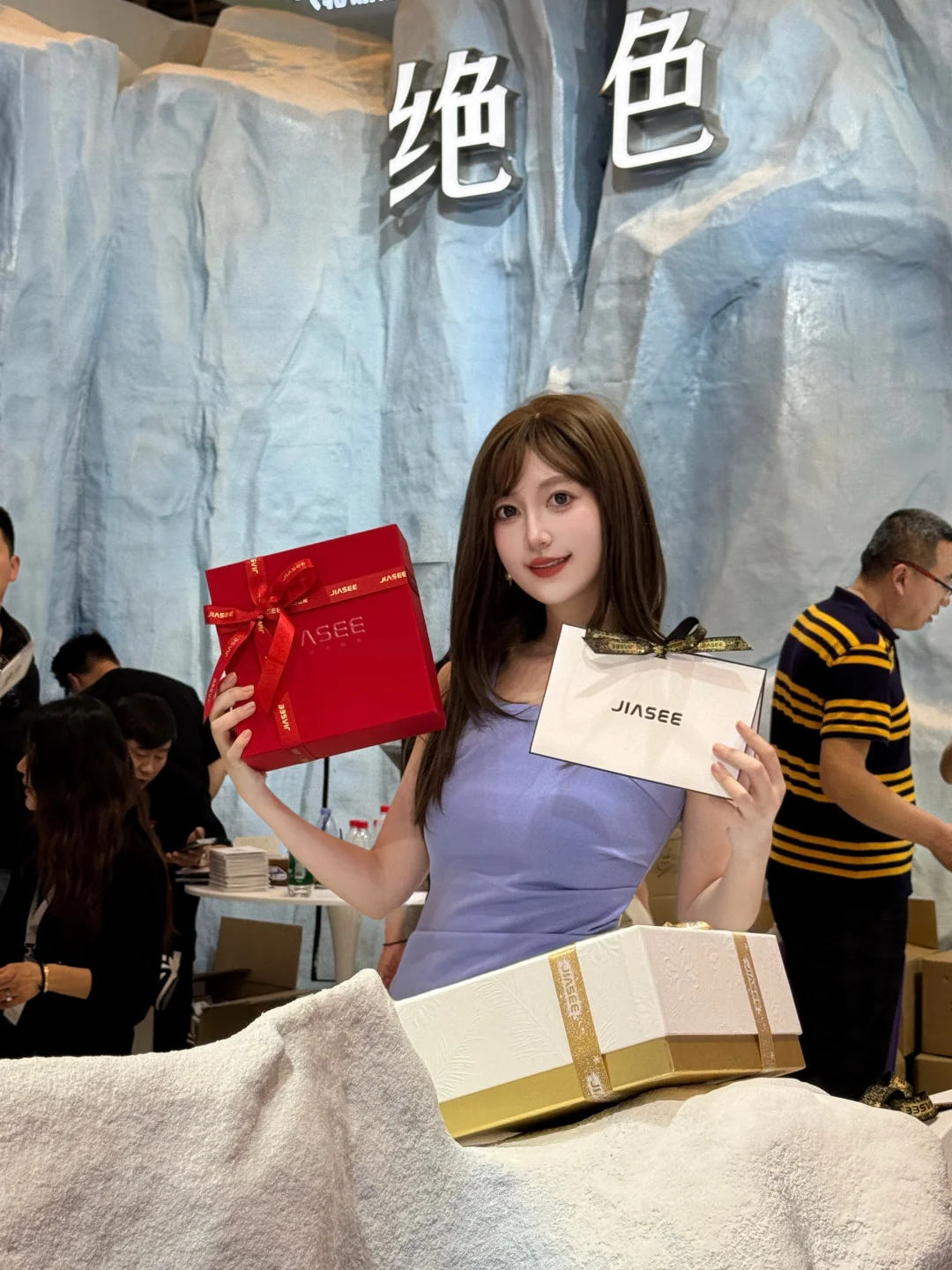 美博会尖叫现场！冰山打卡+抗皱黑科技