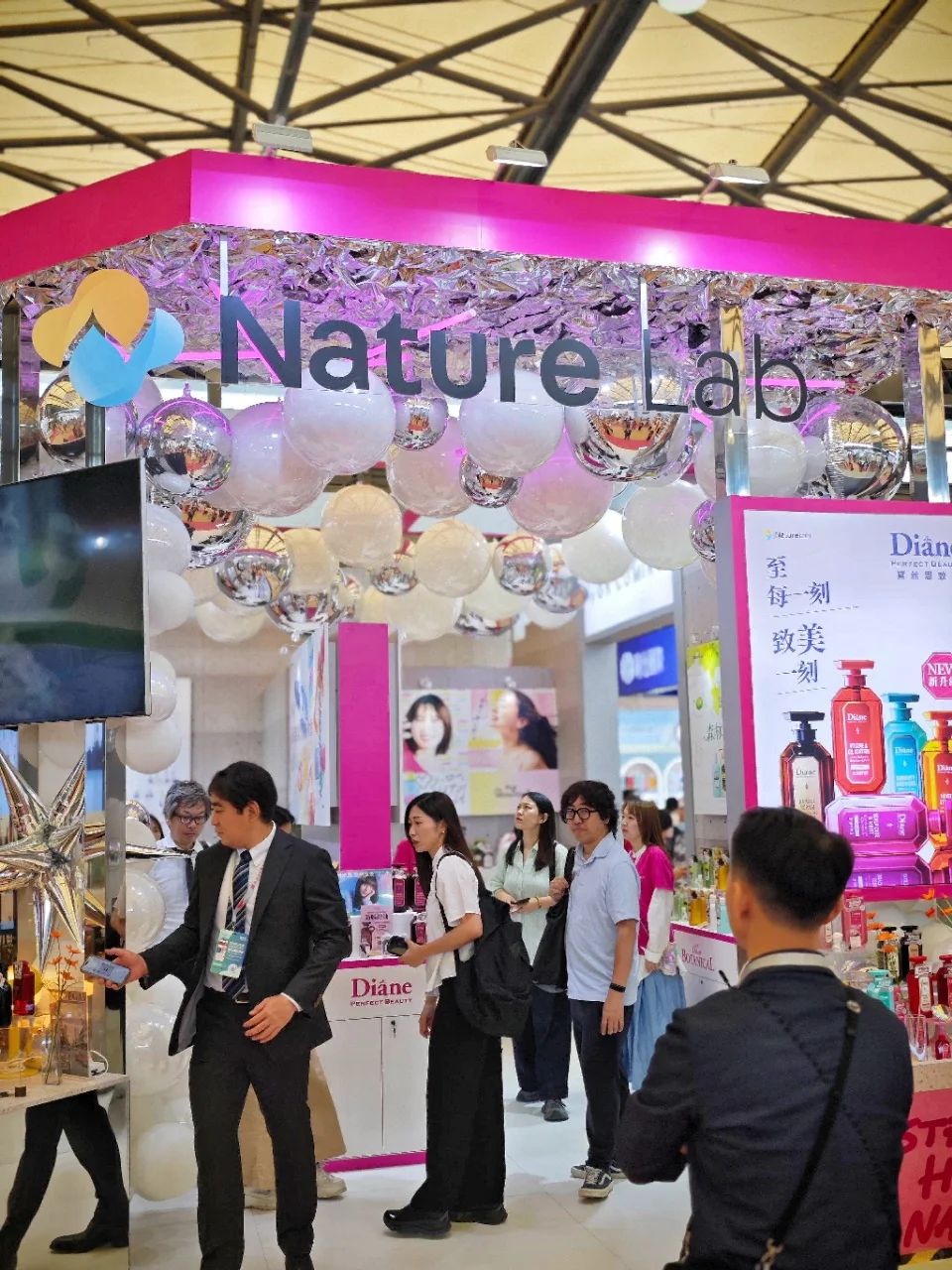 美博会‼️背了2大袋礼品?回家