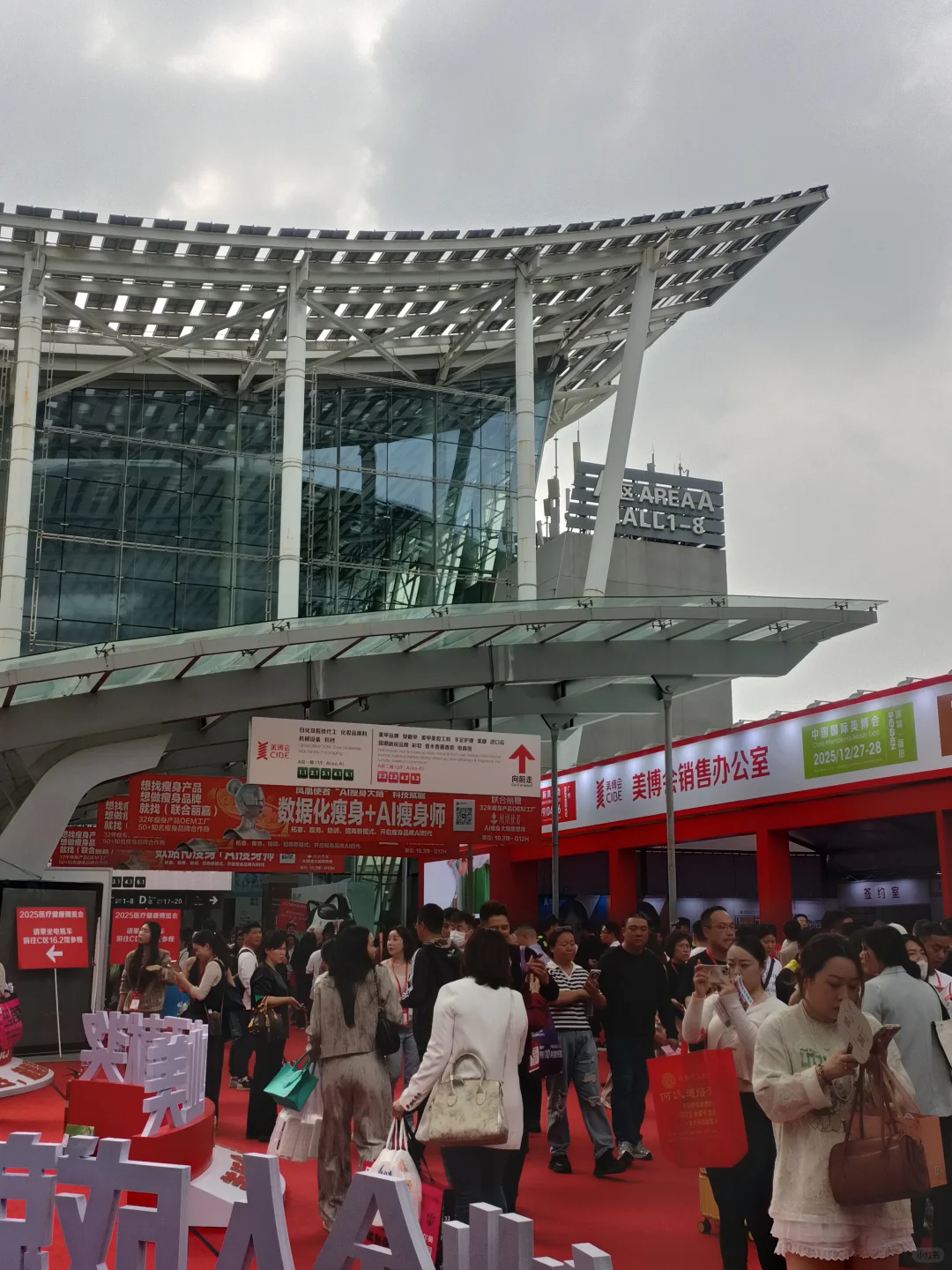 美博会现场真的挤不进去了