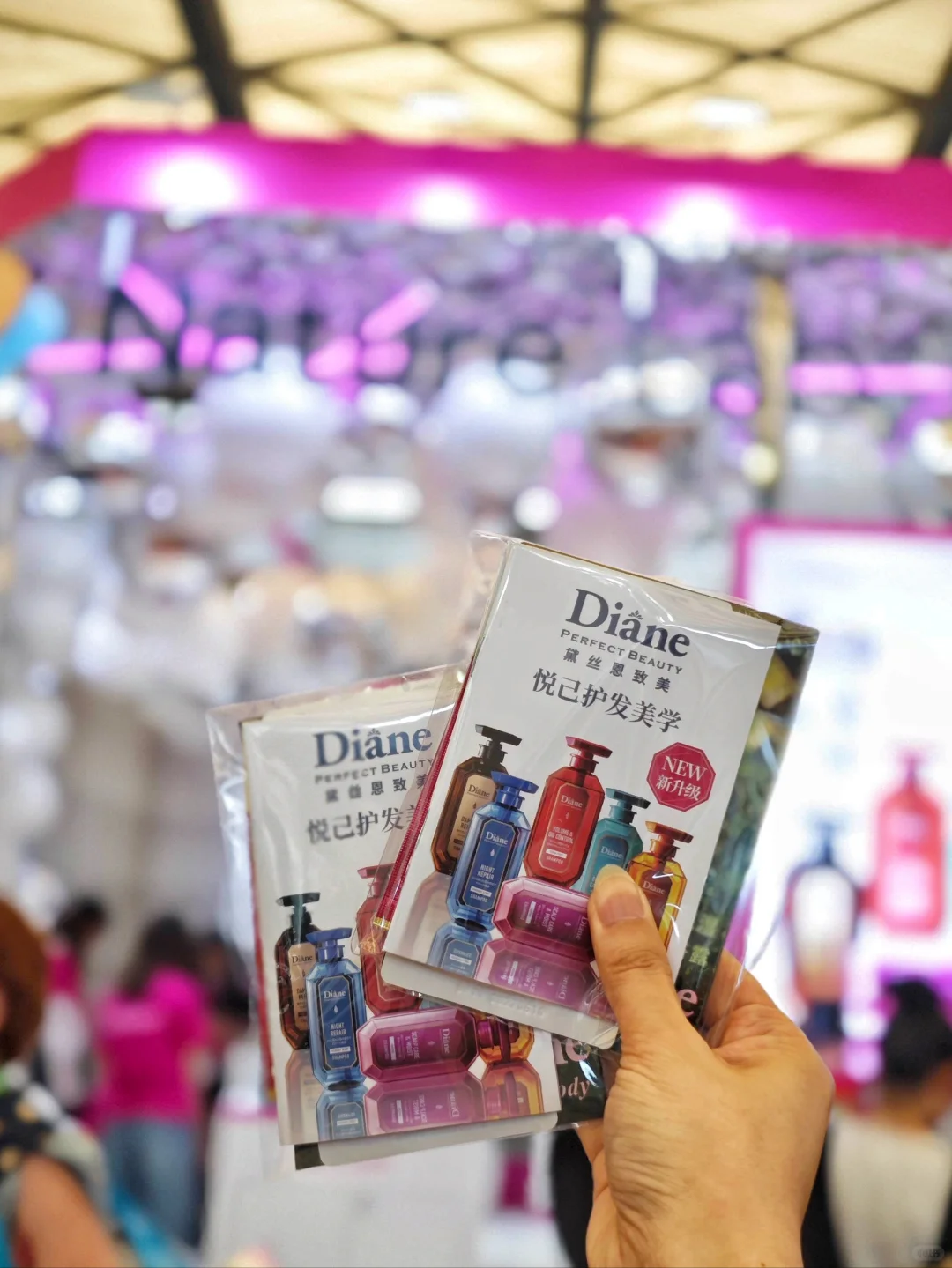 美博会‼️背了2大袋礼品?回家