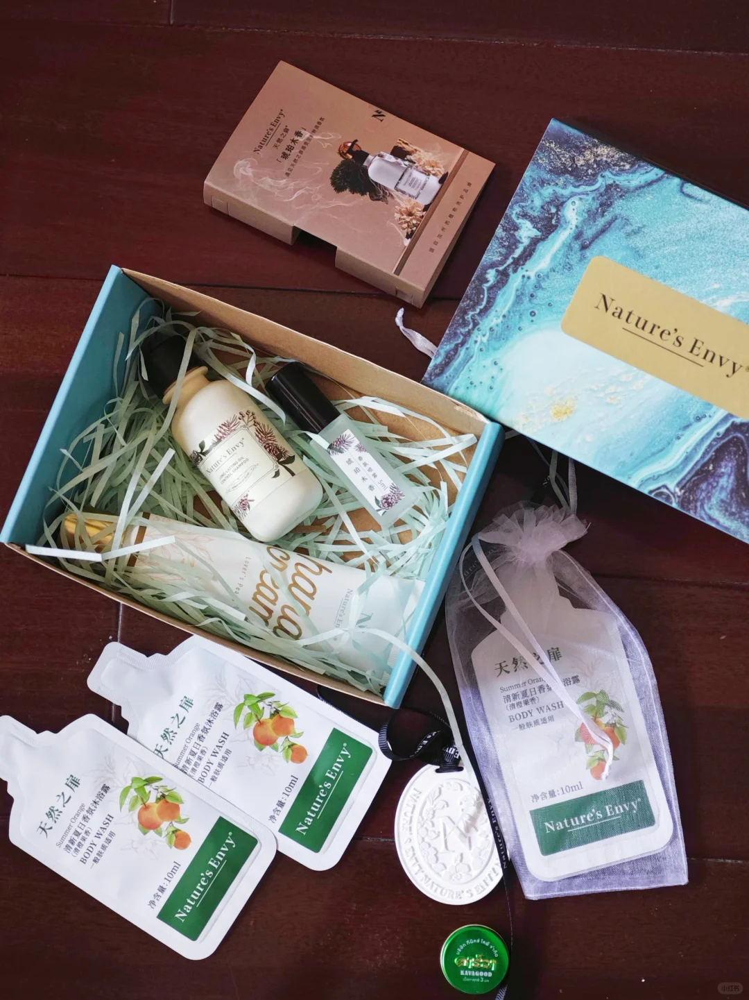 美博会‼️背了2大袋礼品?回家