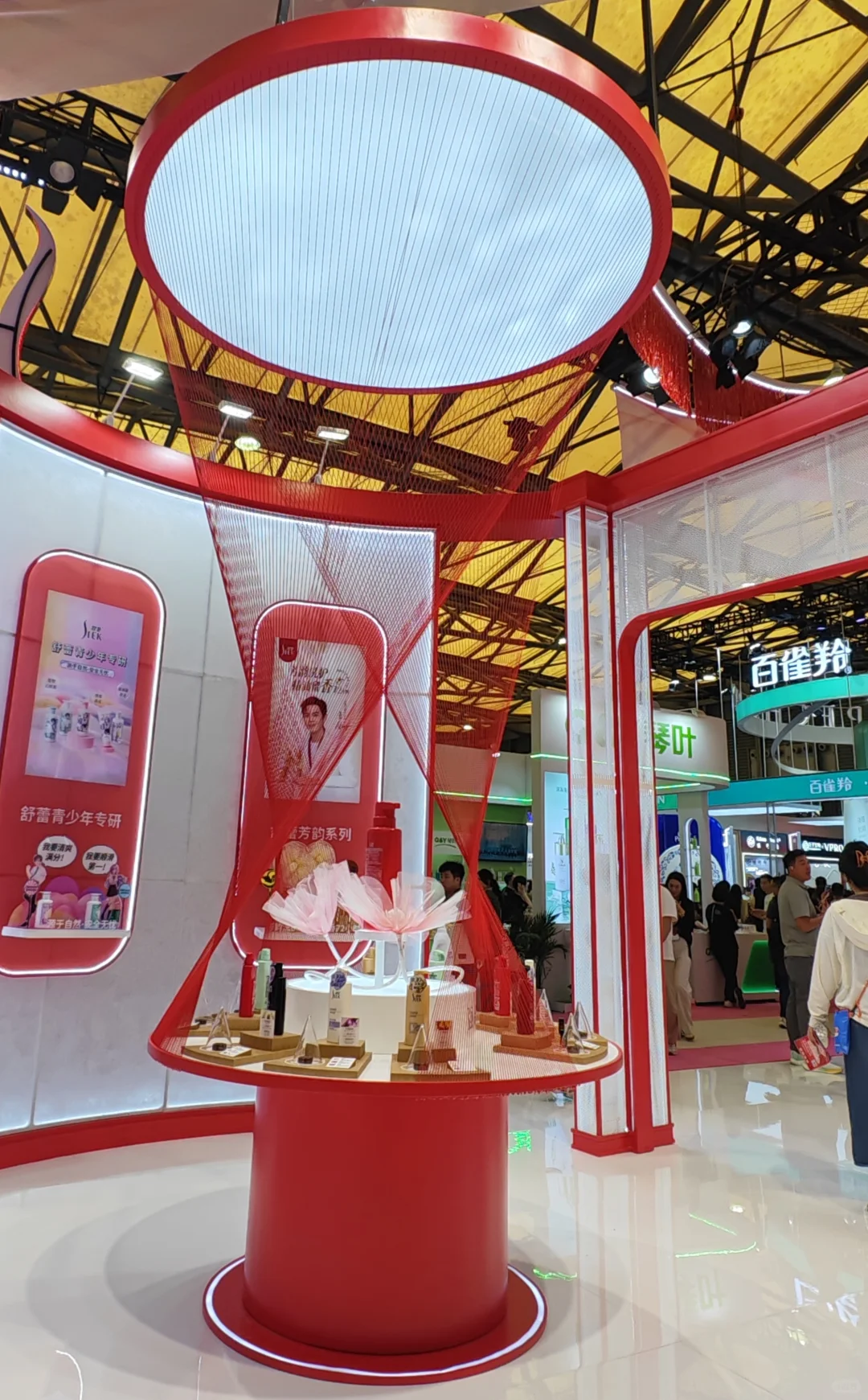 都是正装！！表扬舒蕾工作人员