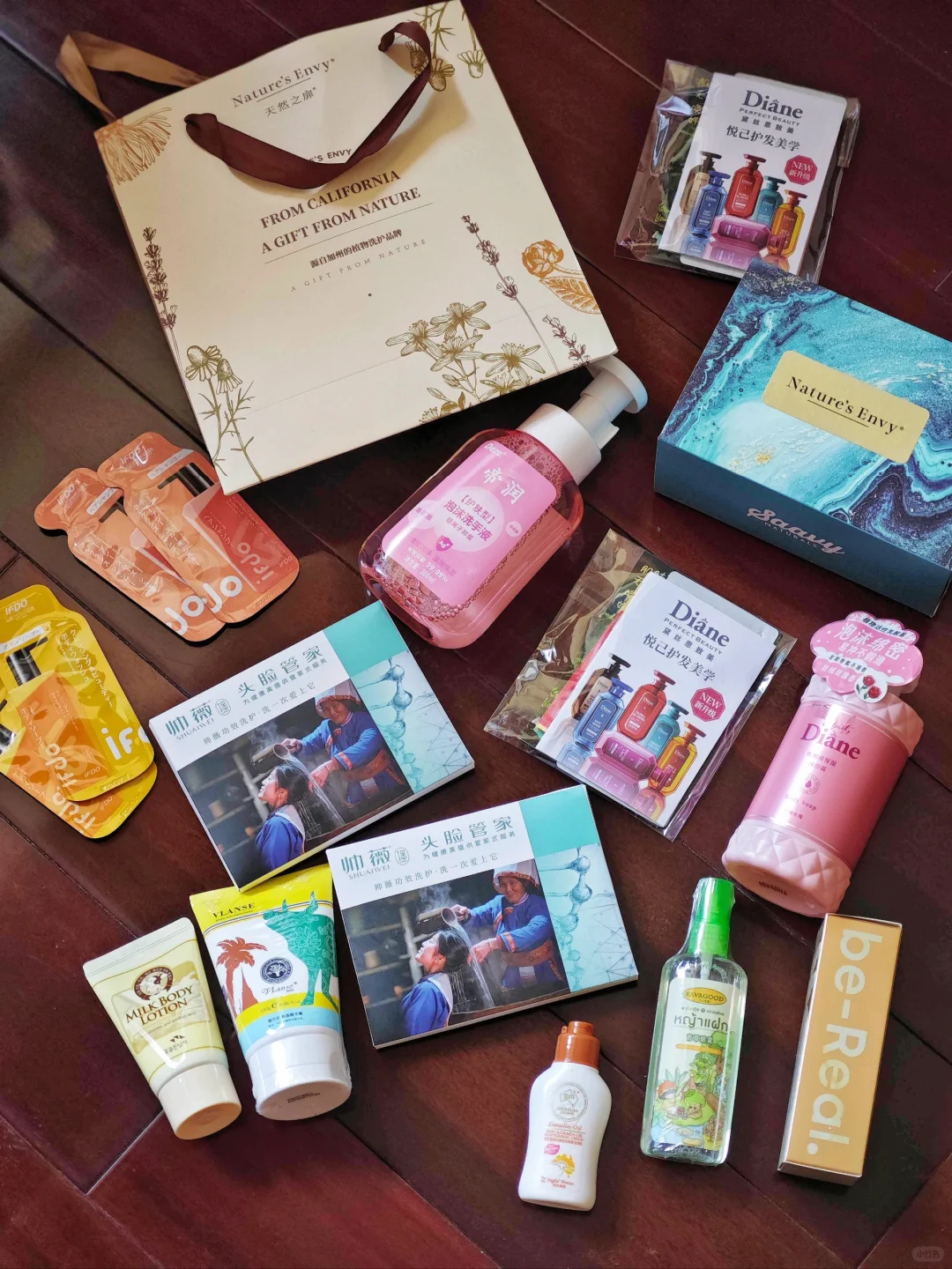 美博会‼️背了2大袋礼品?回家