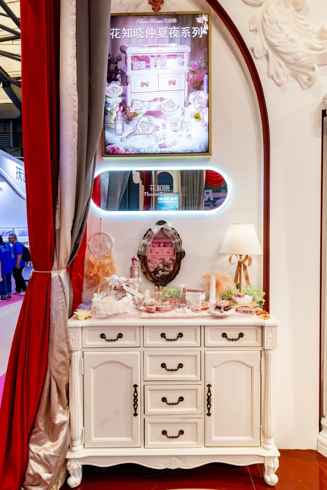 美博会被超多人夸的花知晓展台！是我们做的