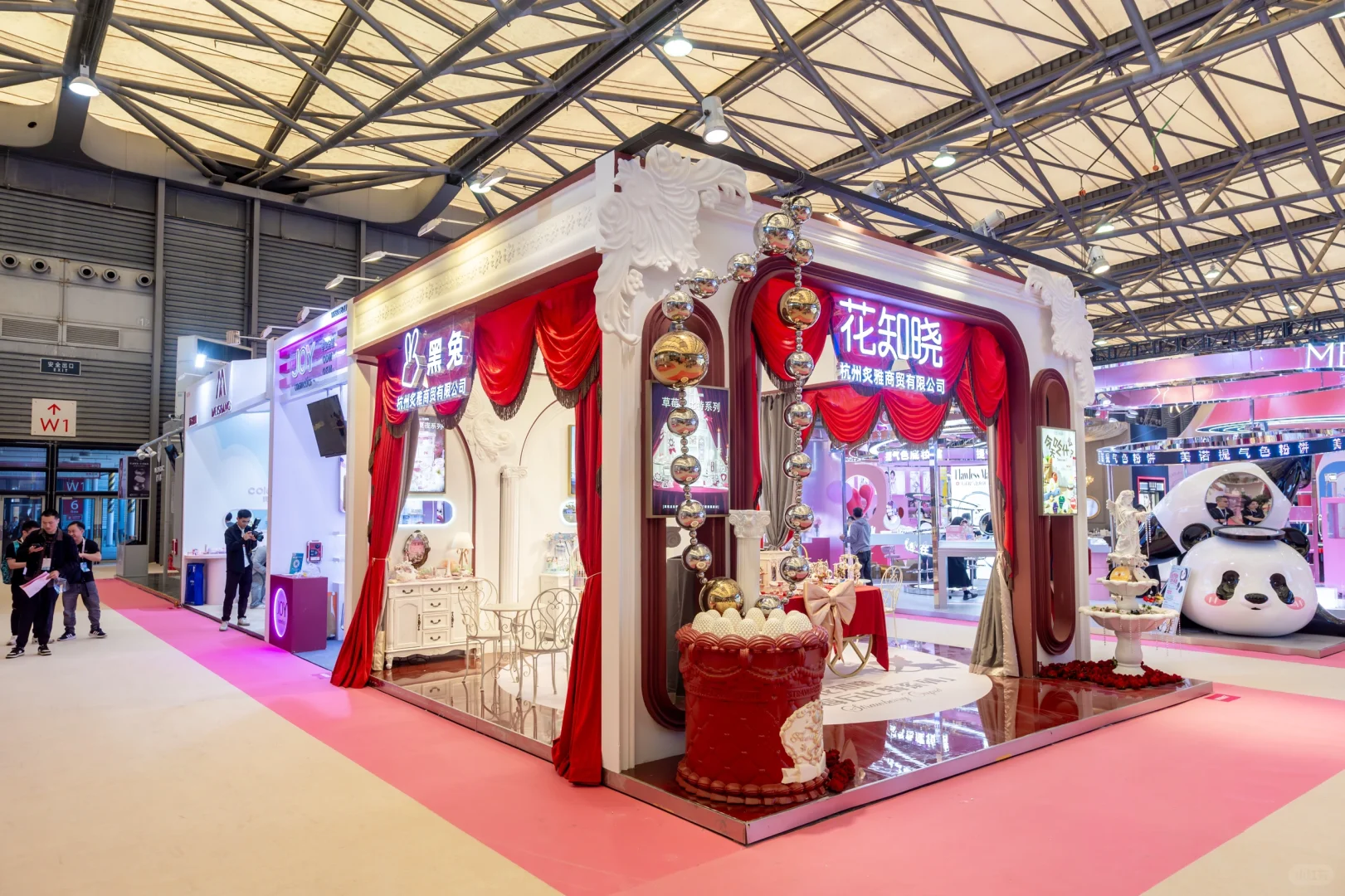 美博会被超多人夸的花知晓展台！是我们做的