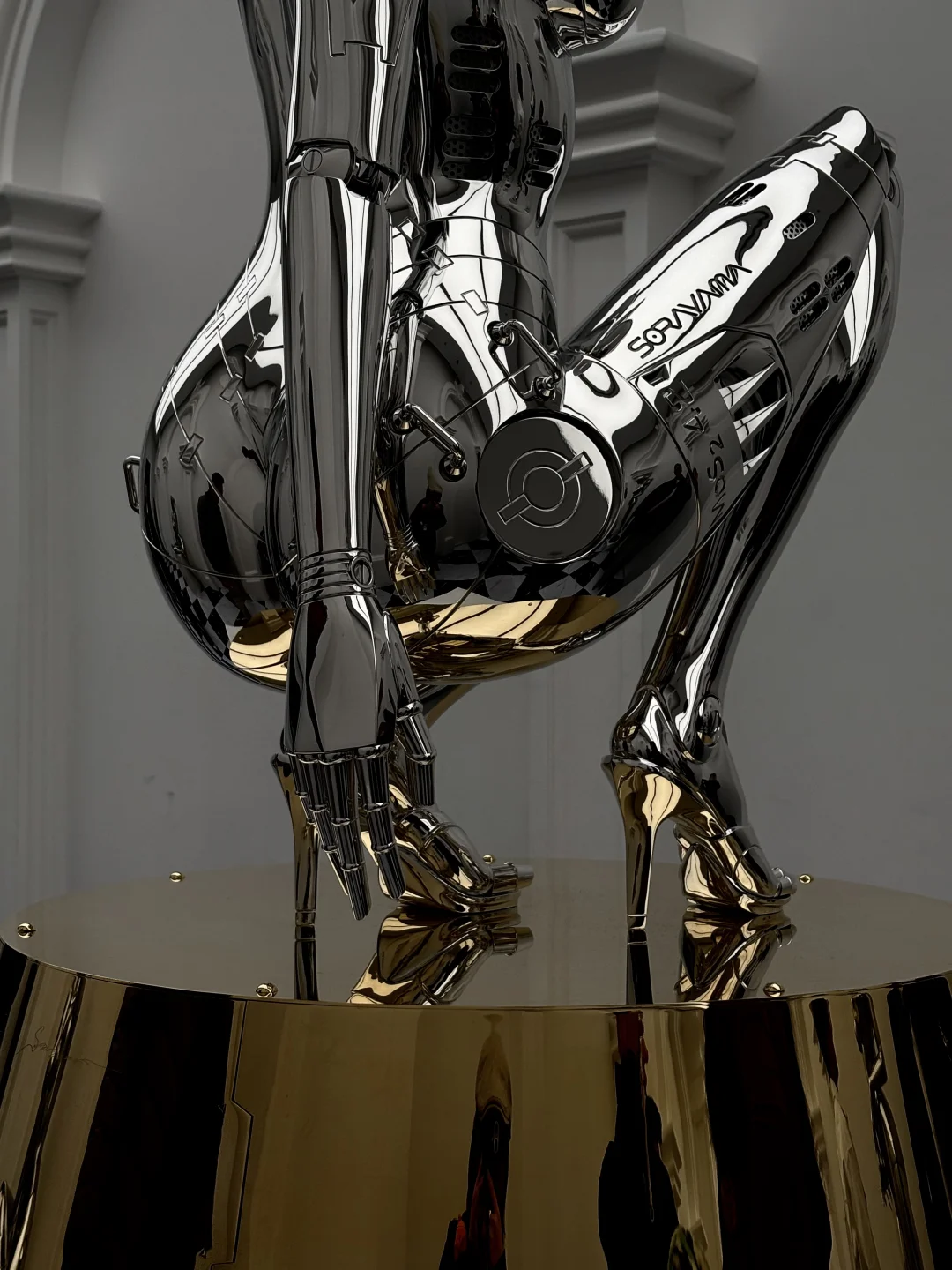 ?空山基机械美学，一场未来主义的感官革命