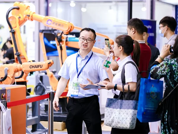 来看机器人炫技啦！???