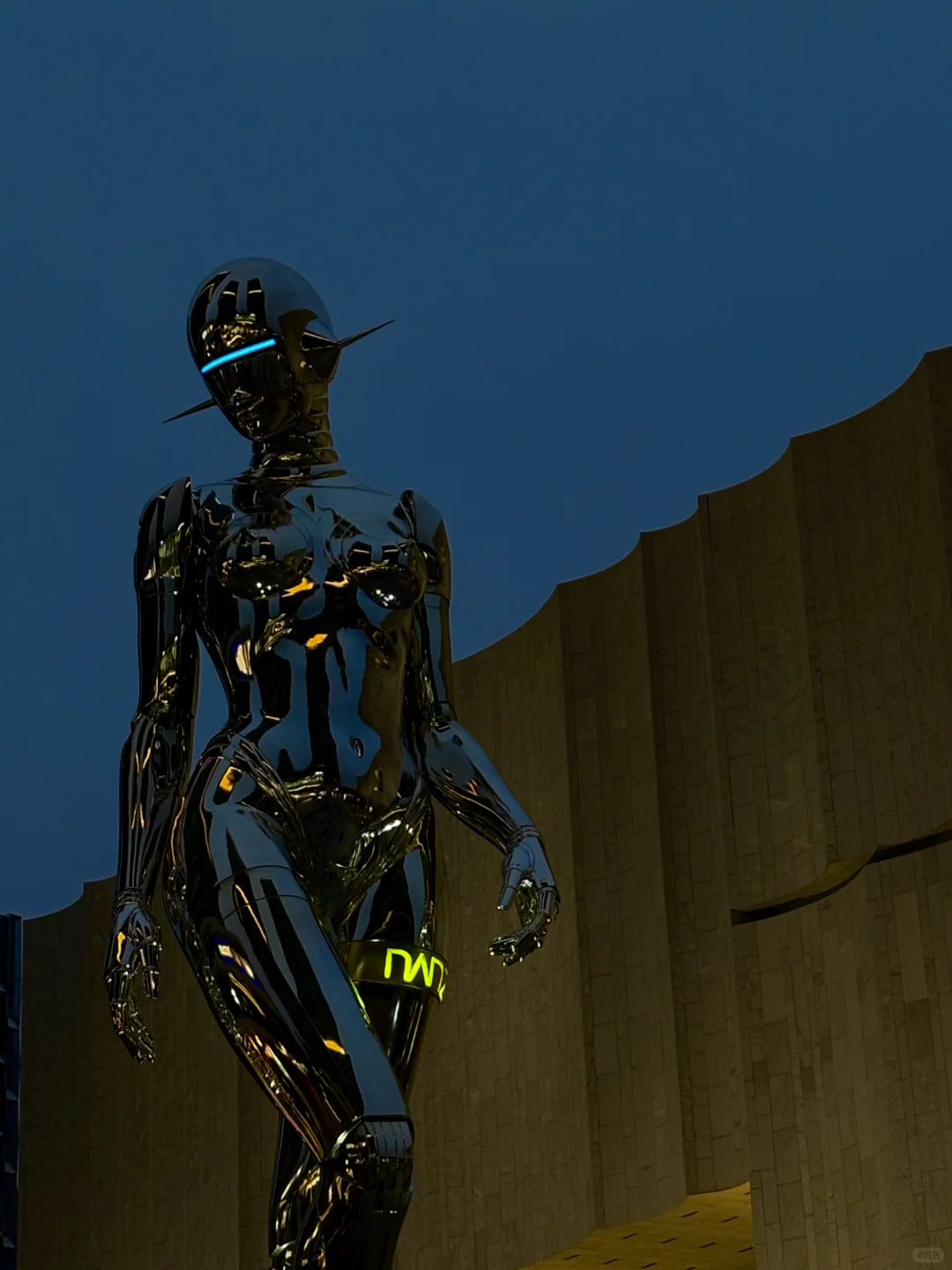 ?空山基机械美学，一场未来主义的感官革命