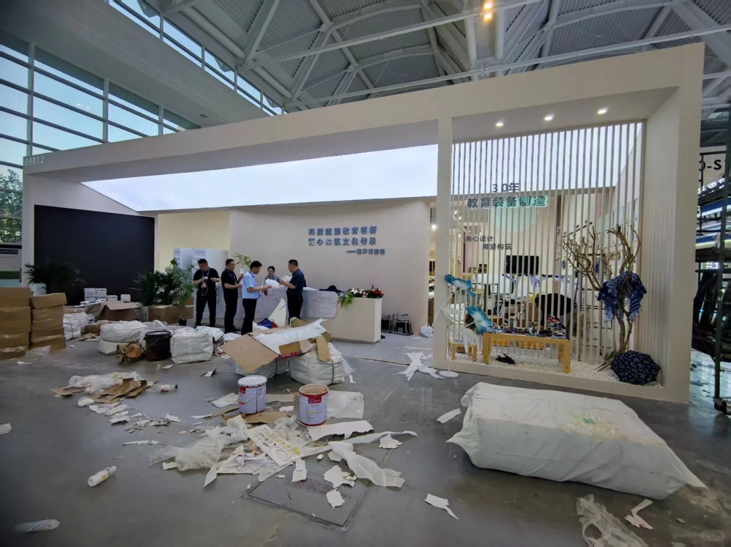 展会现场搭建中?