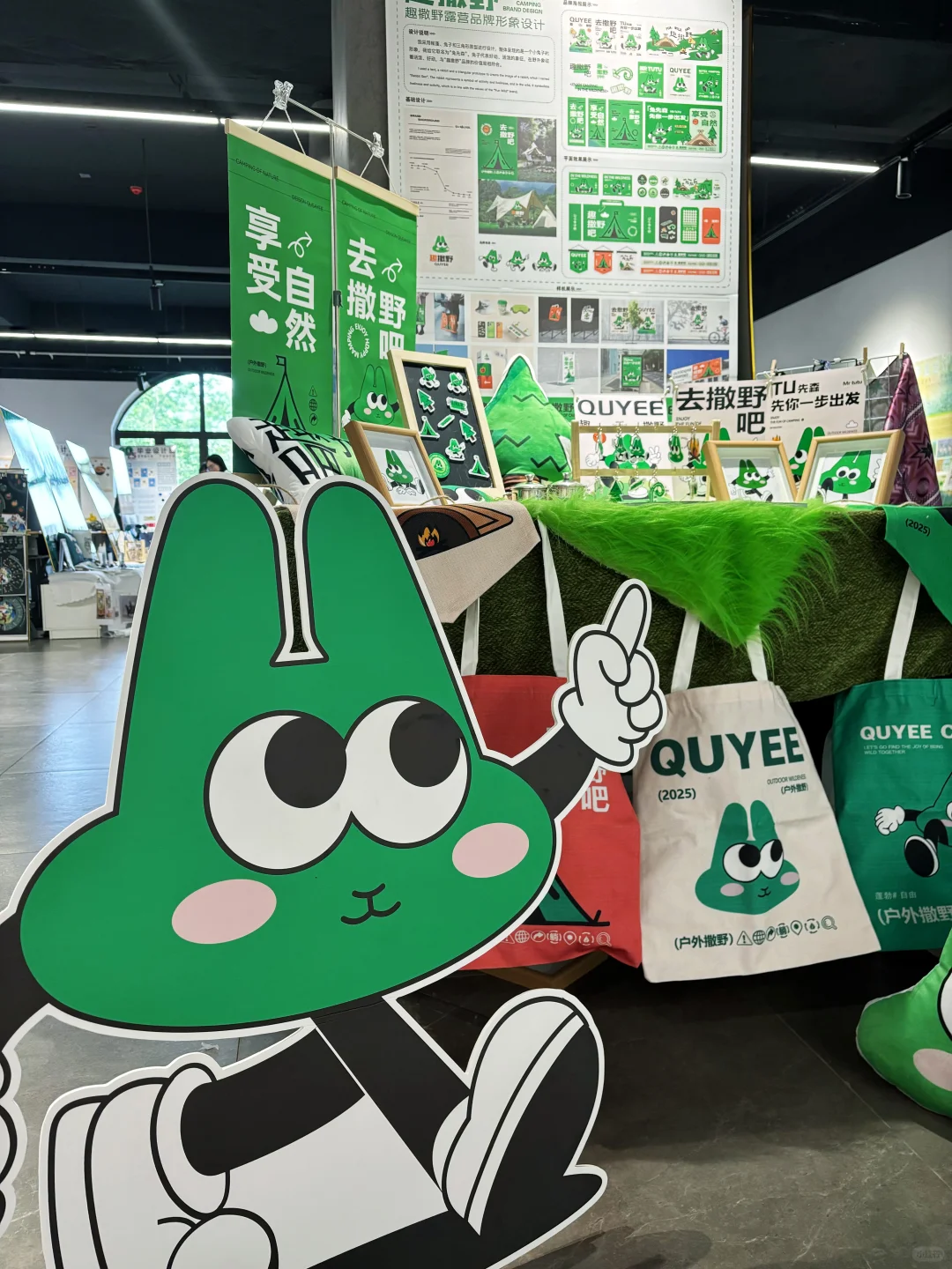 毕设展｜恰逢春天 我好爱我的绿色展台呀！！