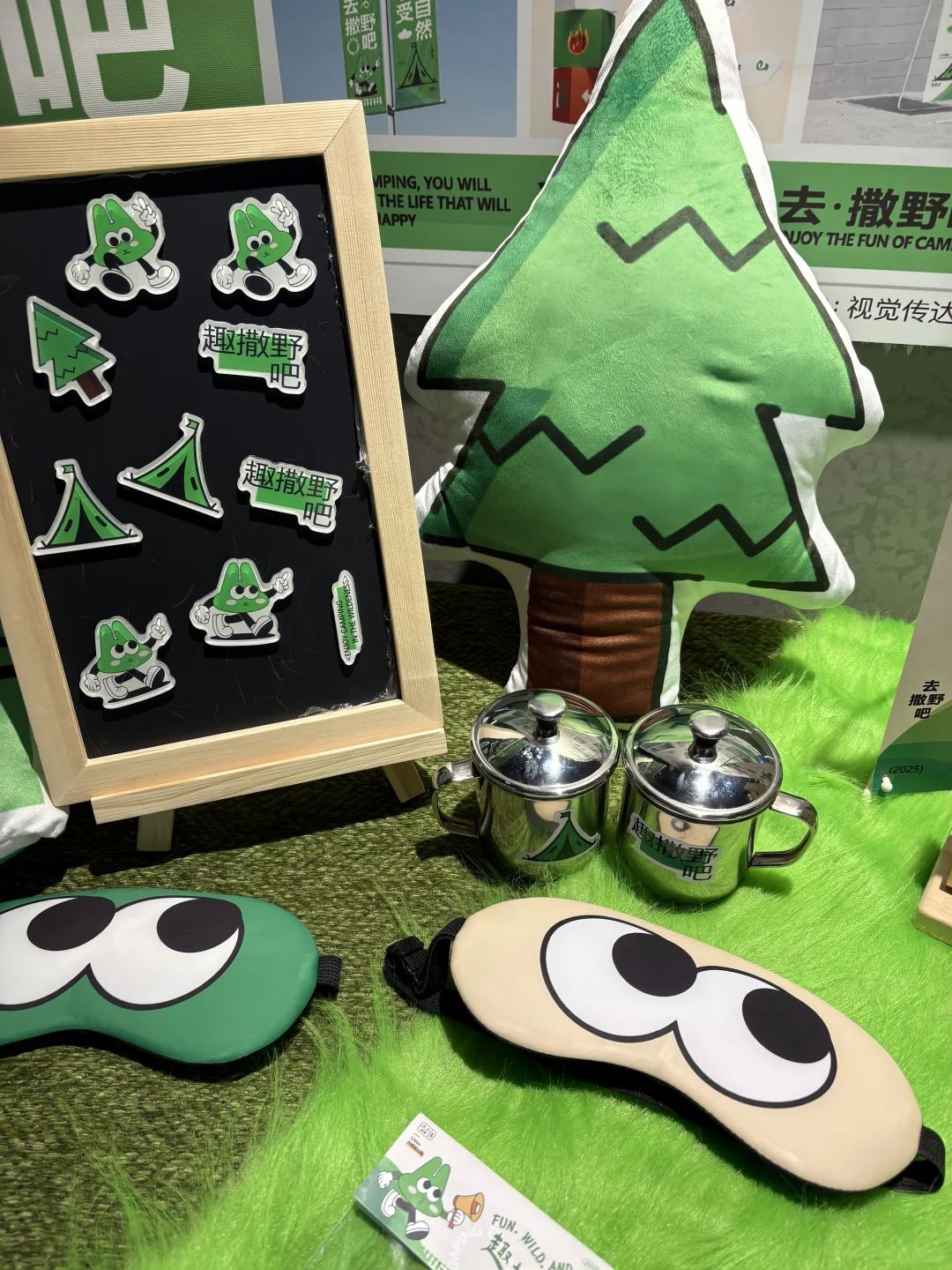 毕设展｜恰逢春天 我好爱我的绿色展台呀！！