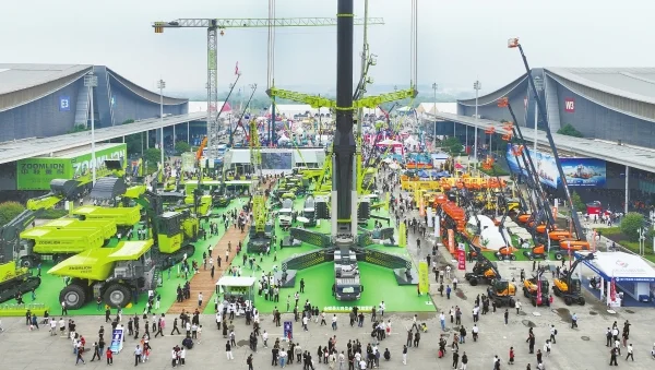 第四届长沙国际工程机械展览会开幕