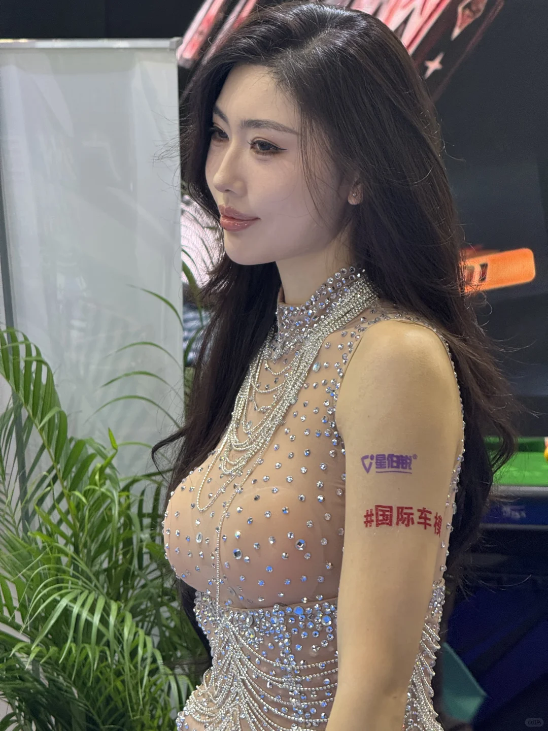 叶濛雨玩?台球黑8