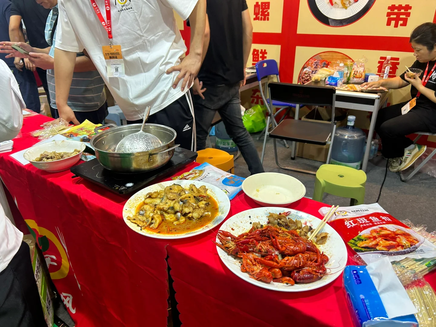 广州餐博会，真的是吃到扶墙出