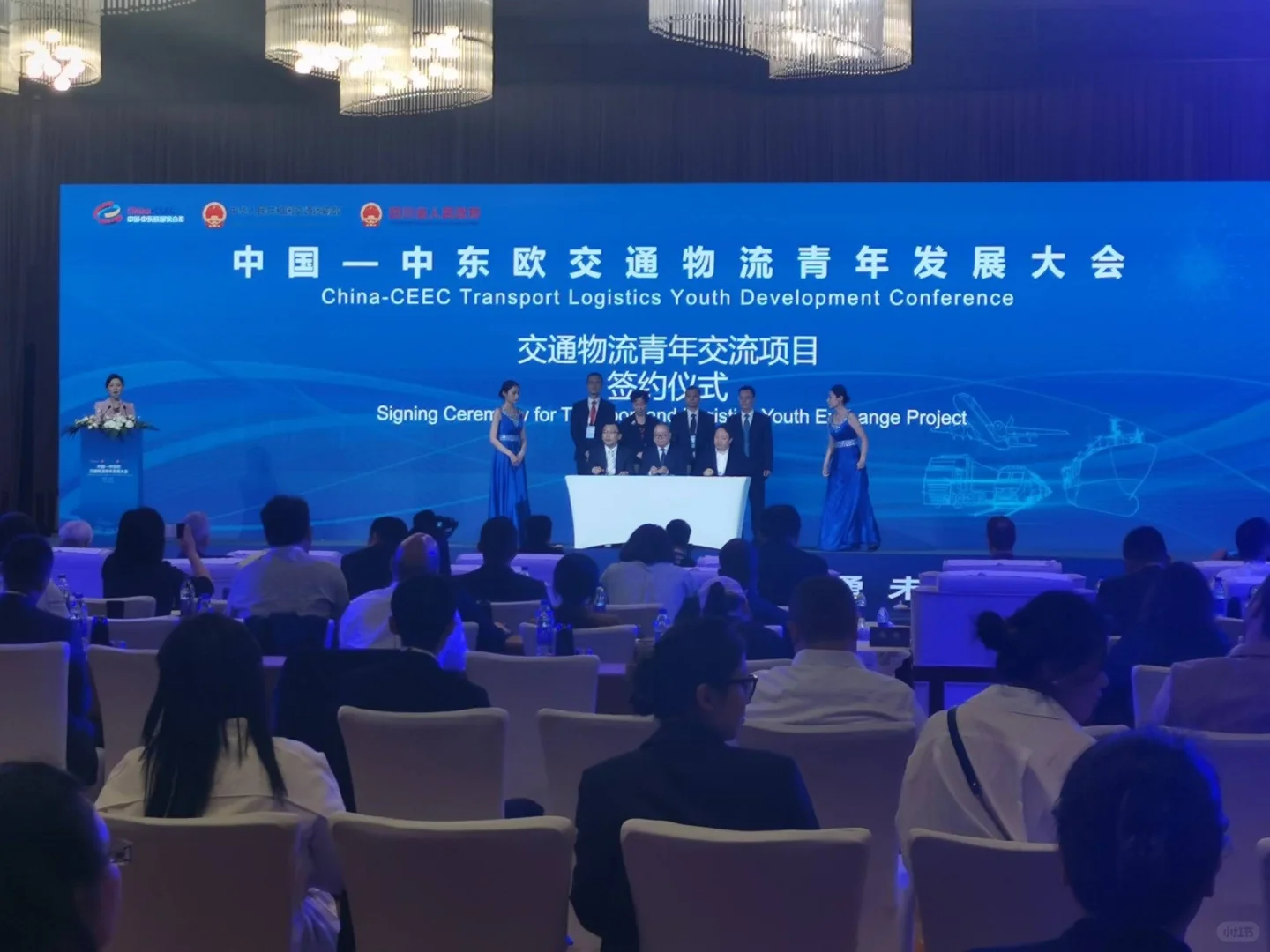 深圳展会服务公司-会议颁奖礼仪小姐-会