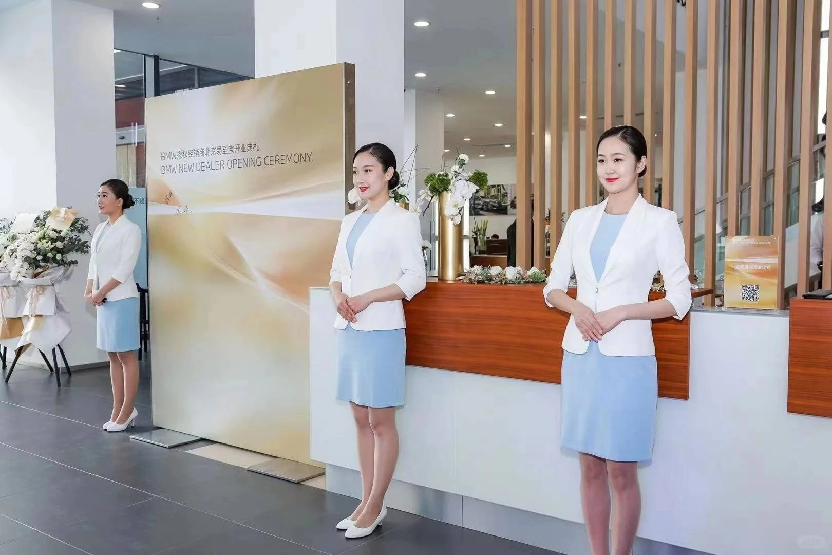 深圳展会服务公司-会议颁奖礼仪小姐-会