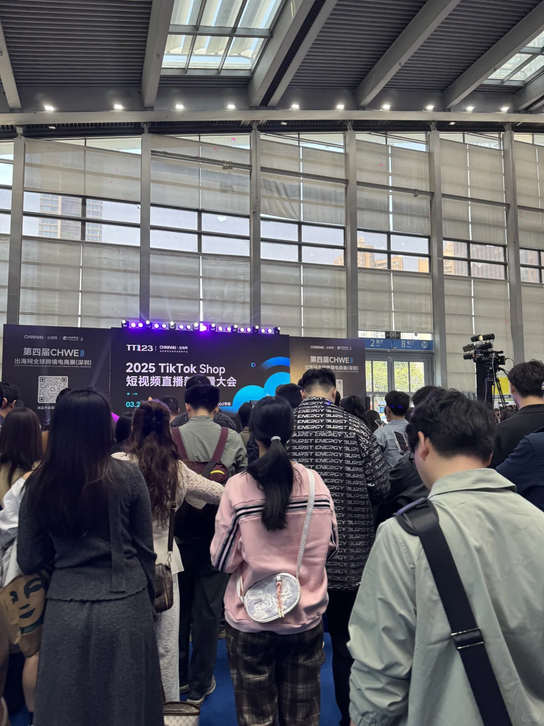 跨境牛马去逛了两天展 jio废了?‍♀️‍➡️