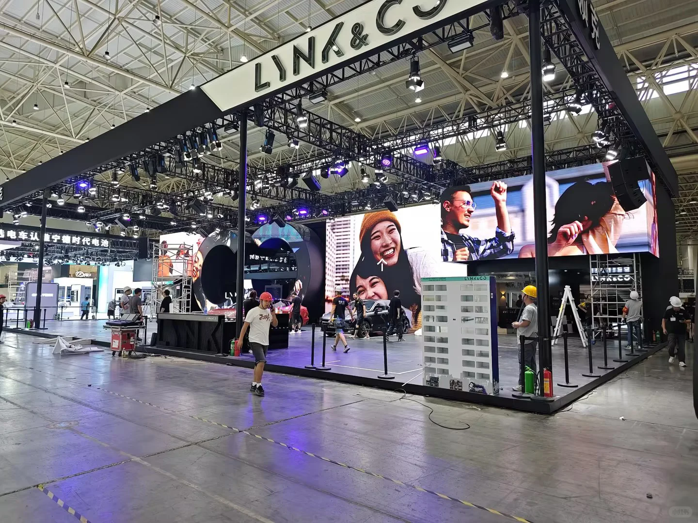 展会灯光挑选宝典，打造吸睛现场✨