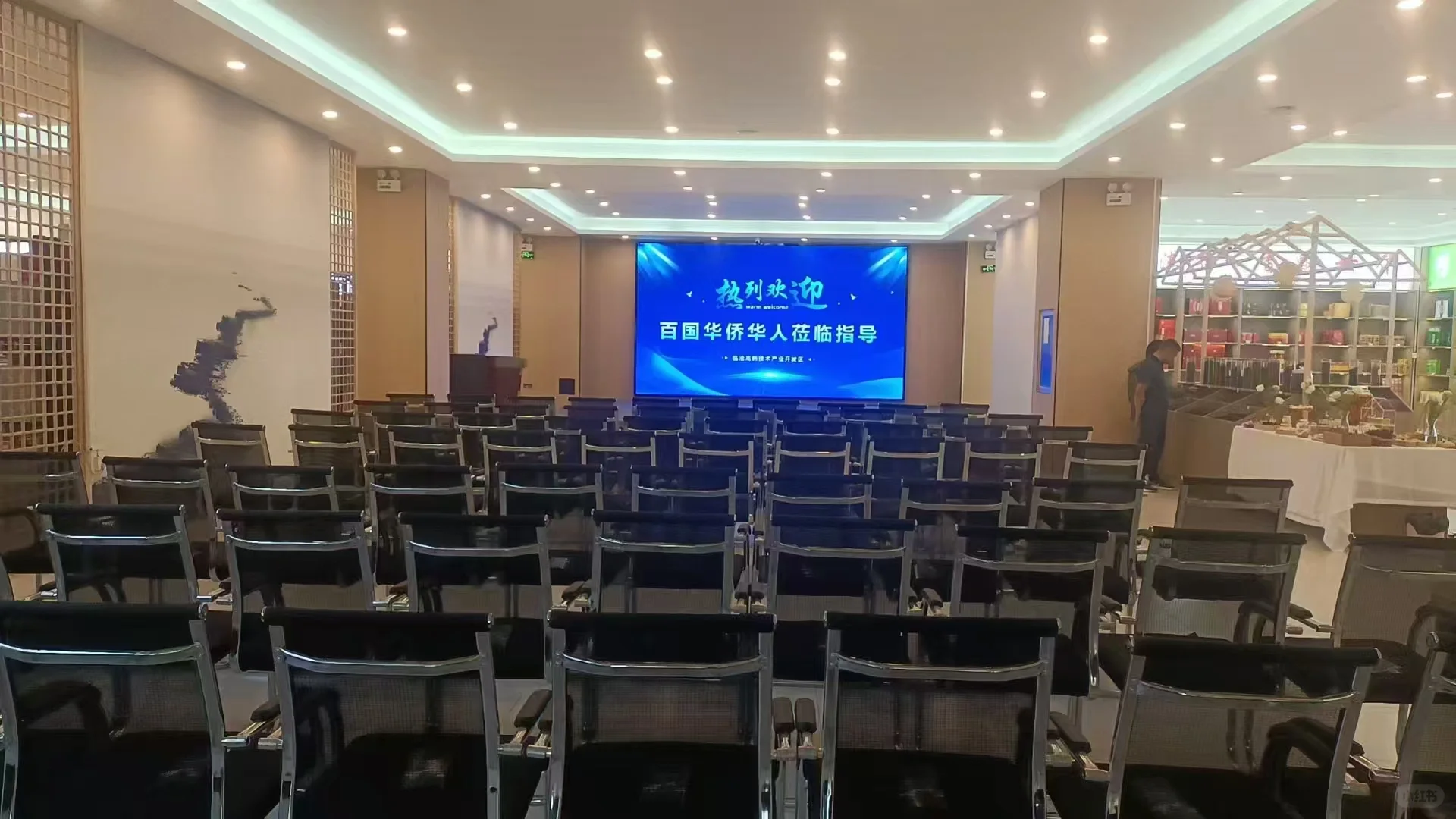 邯郸本地舞台搭建 LED大屏租赁 桁架背景