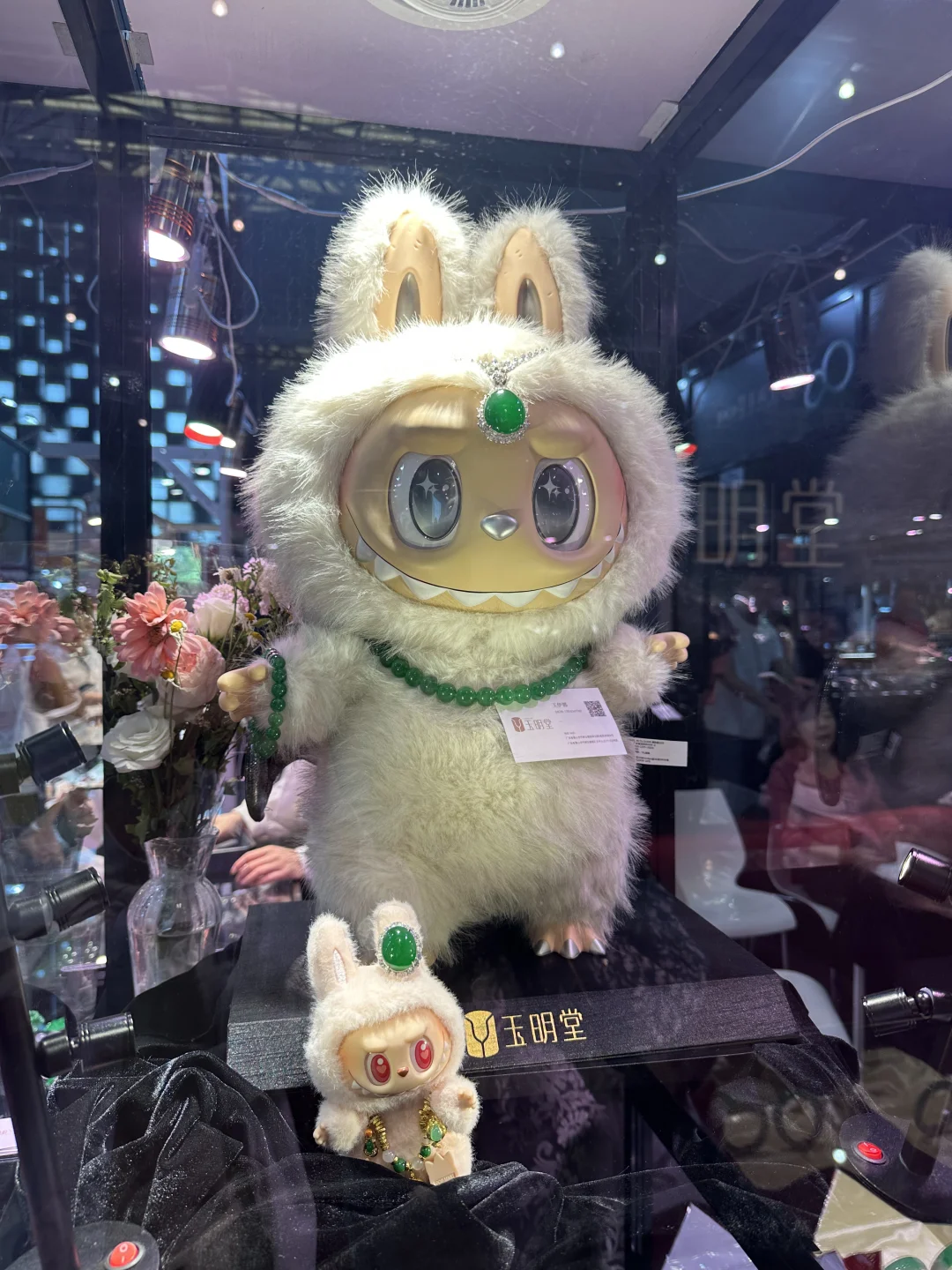 上海国际珠宝首饰展上最豪横的labubu