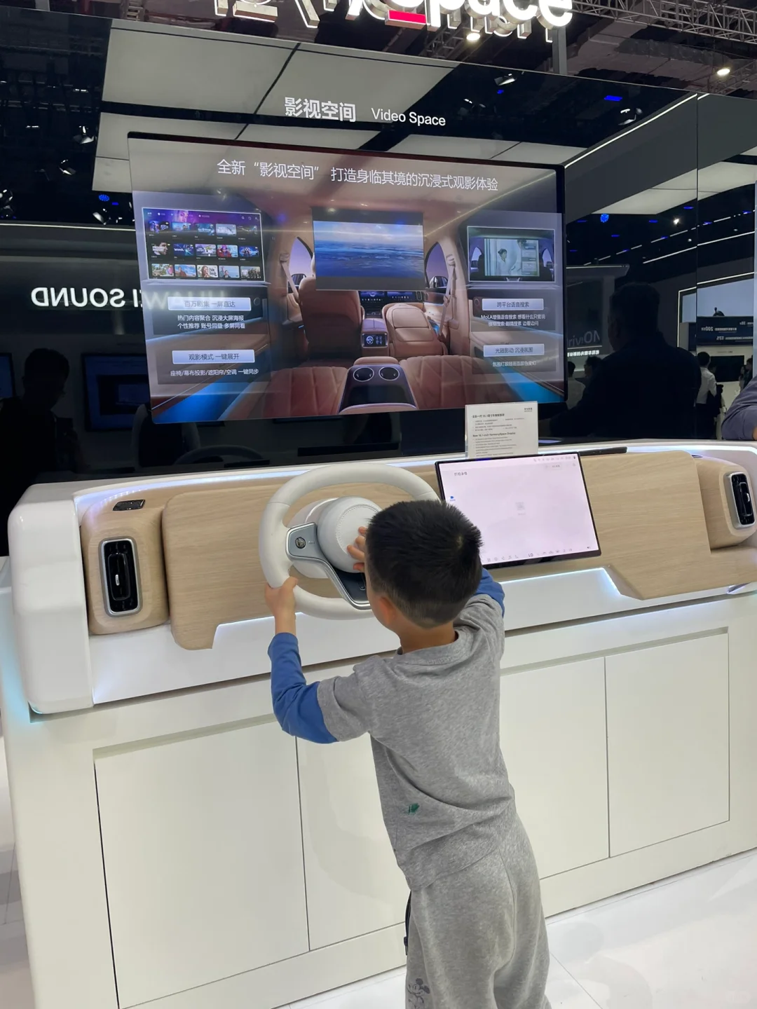 刚看完快带娃冲！2025上海车展保姆级攻略?