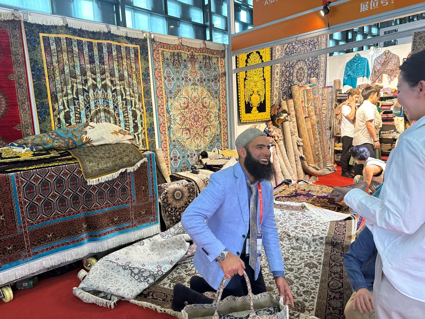 上海国际珠宝首饰展上最豪横的labubu