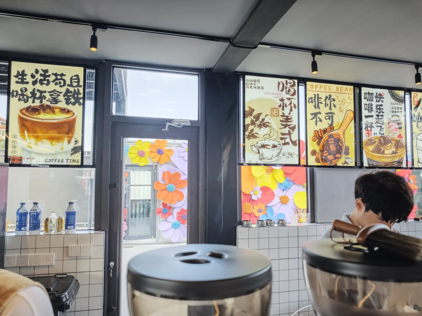 萧山大会展中心，边上有一个有趣的集装箱