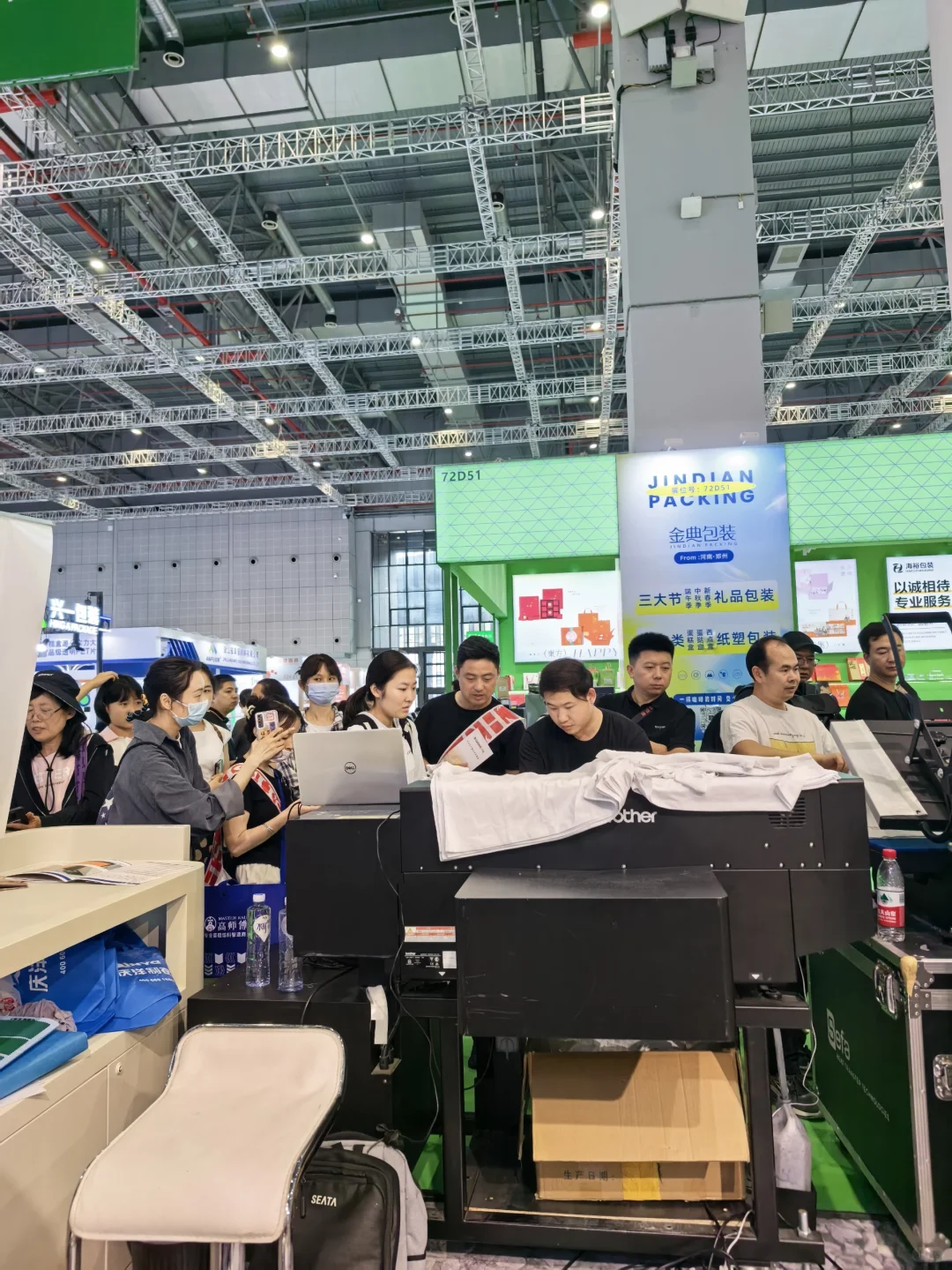 这届展的工装也太太太帅了吧！！