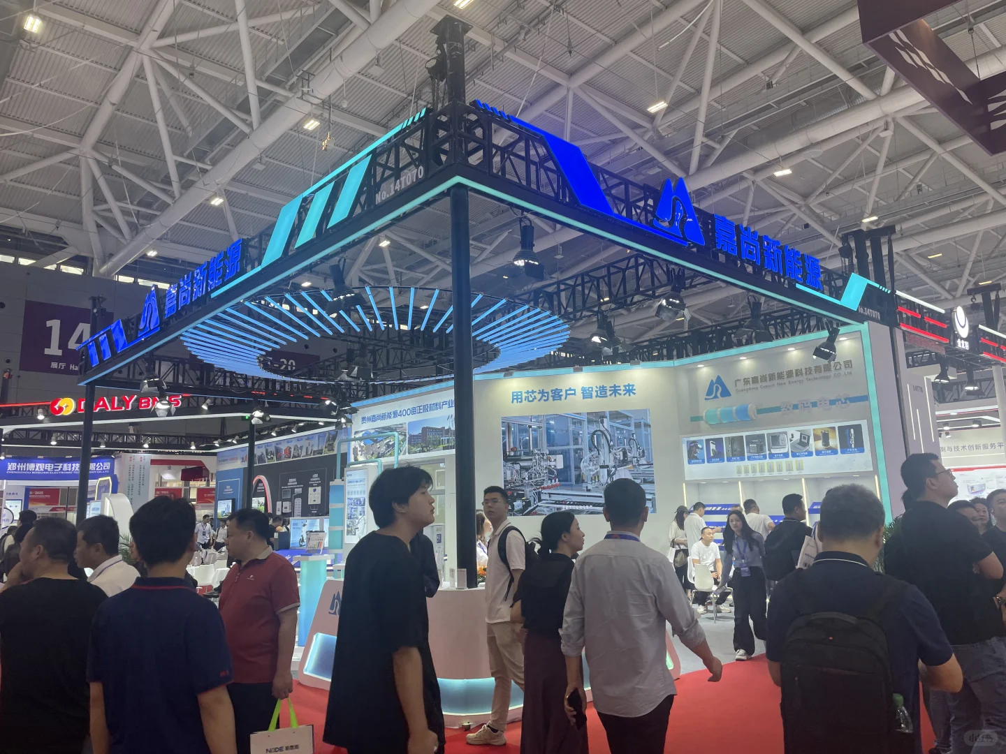 快来看看精美的电池展展台设计搭建吧