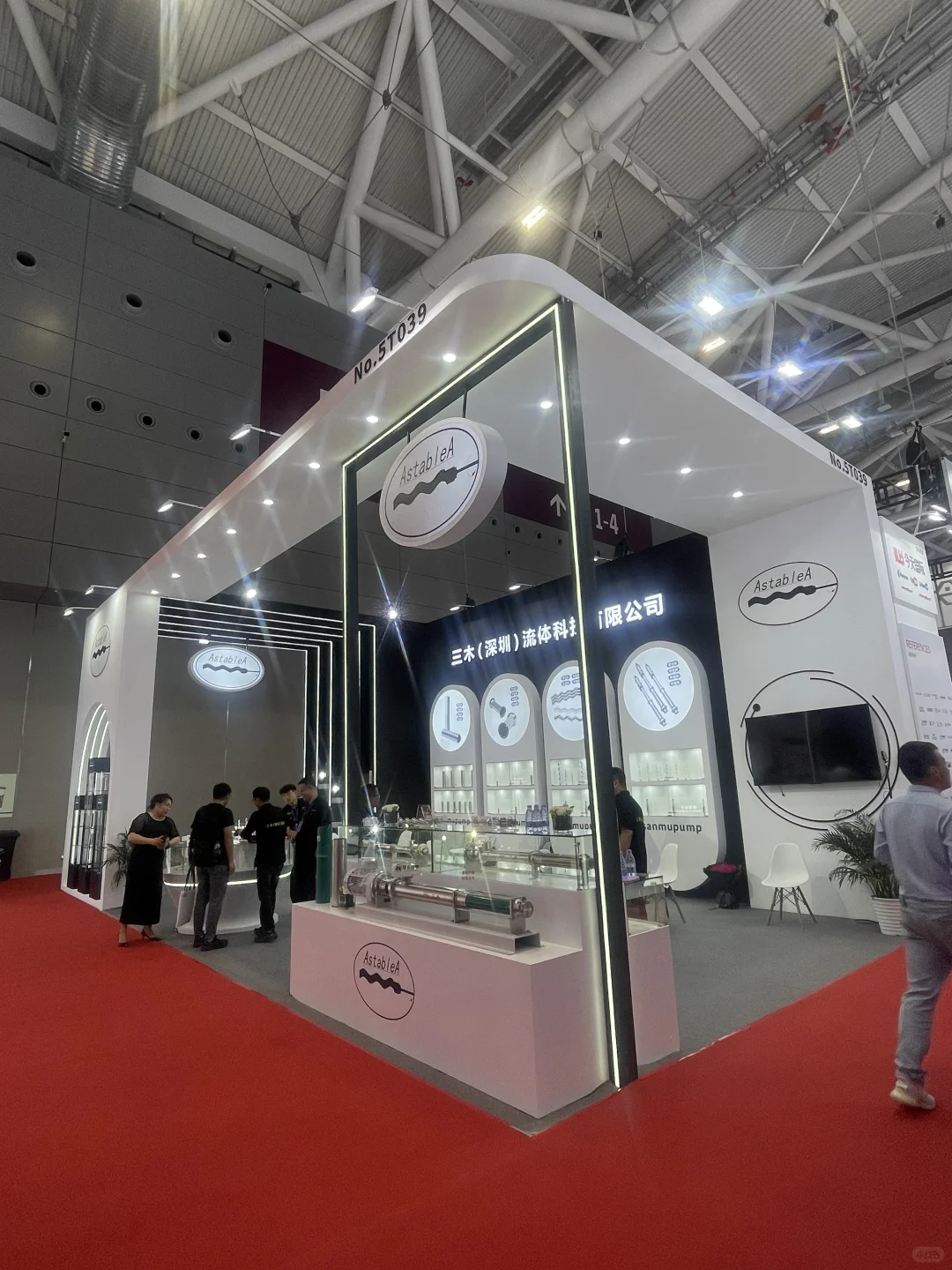 快来看看精美的电池展展台设计搭建吧