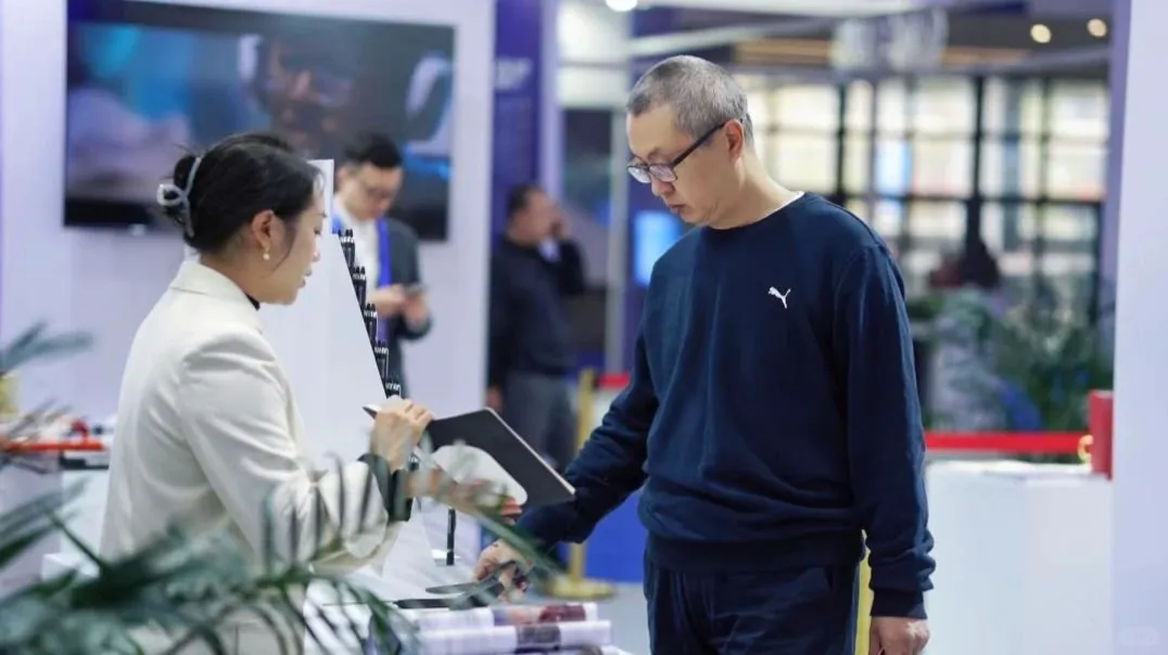 盛会展万象，镜头纳乾坤