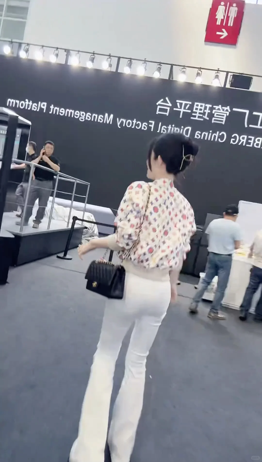 代表家里参加北京国际印刷展，直播间3000人