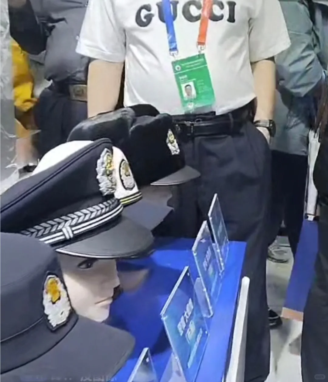 传说中的25式 新警服